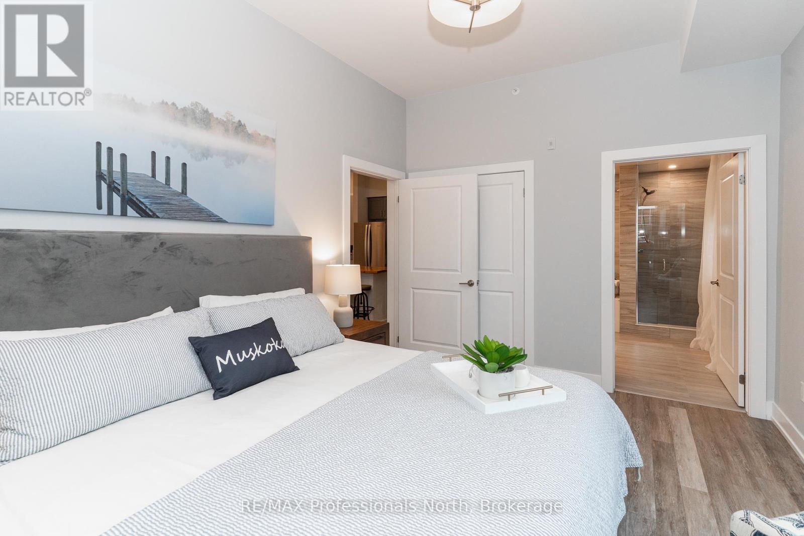 












100 - 25 PEN LAKE POINT ROAD

,
Huntsville (Chaffey),




Ontario
P1H1A9

