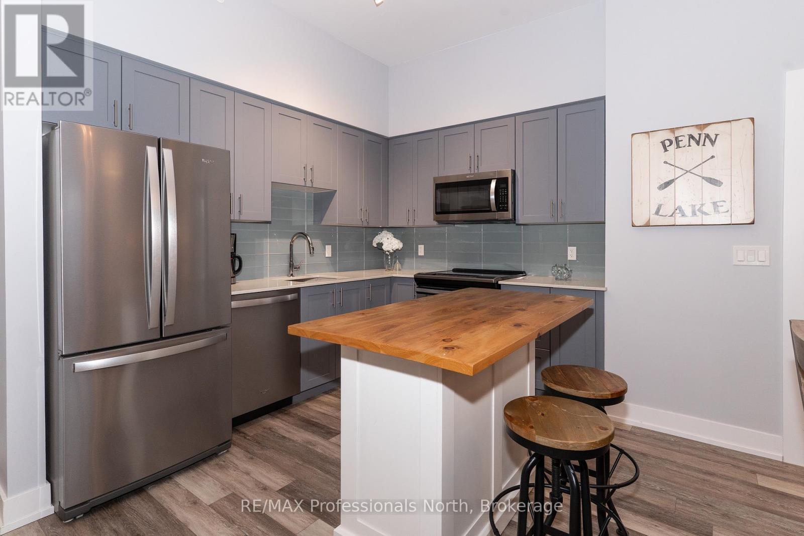 












100 - 25 PEN LAKE POINT ROAD

,
Huntsville (Chaffey),




Ontario
P1H1A9

