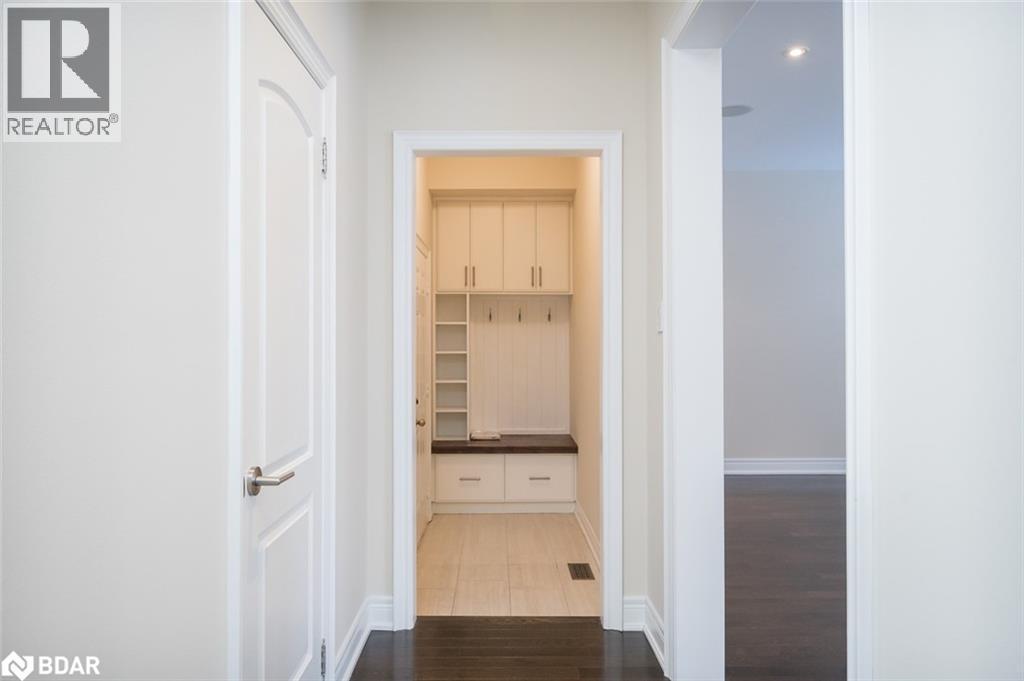 












195 HUDDLESTONE Crescent

,
Milton,




Ontario
L9T8M9

