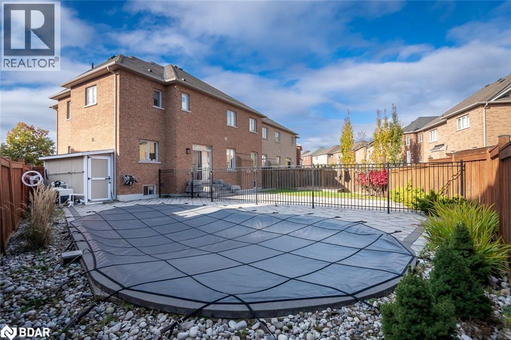 












195 HUDDLESTONE Crescent

,
Milton,




Ontario
L9T8M9

