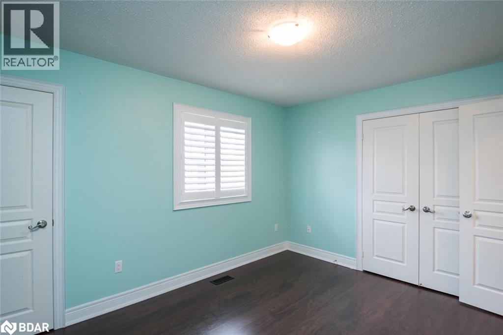 












195 HUDDLESTONE Crescent

,
Milton,




Ontario
L9T8M9

