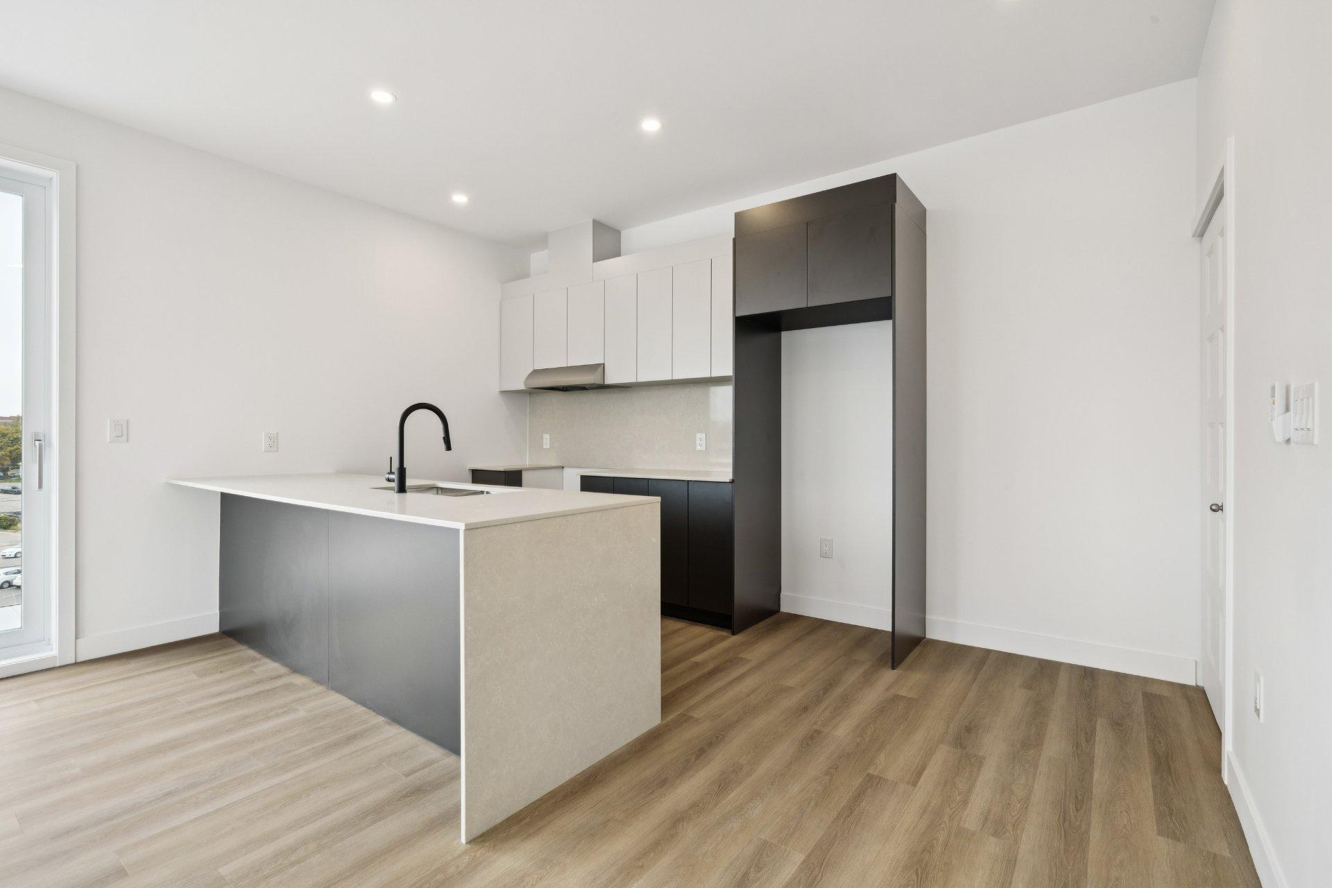 









106


Rue Ste-Cécile

, 404,
Salaberry-de-Valleyfield,




QC
J6T1M1

