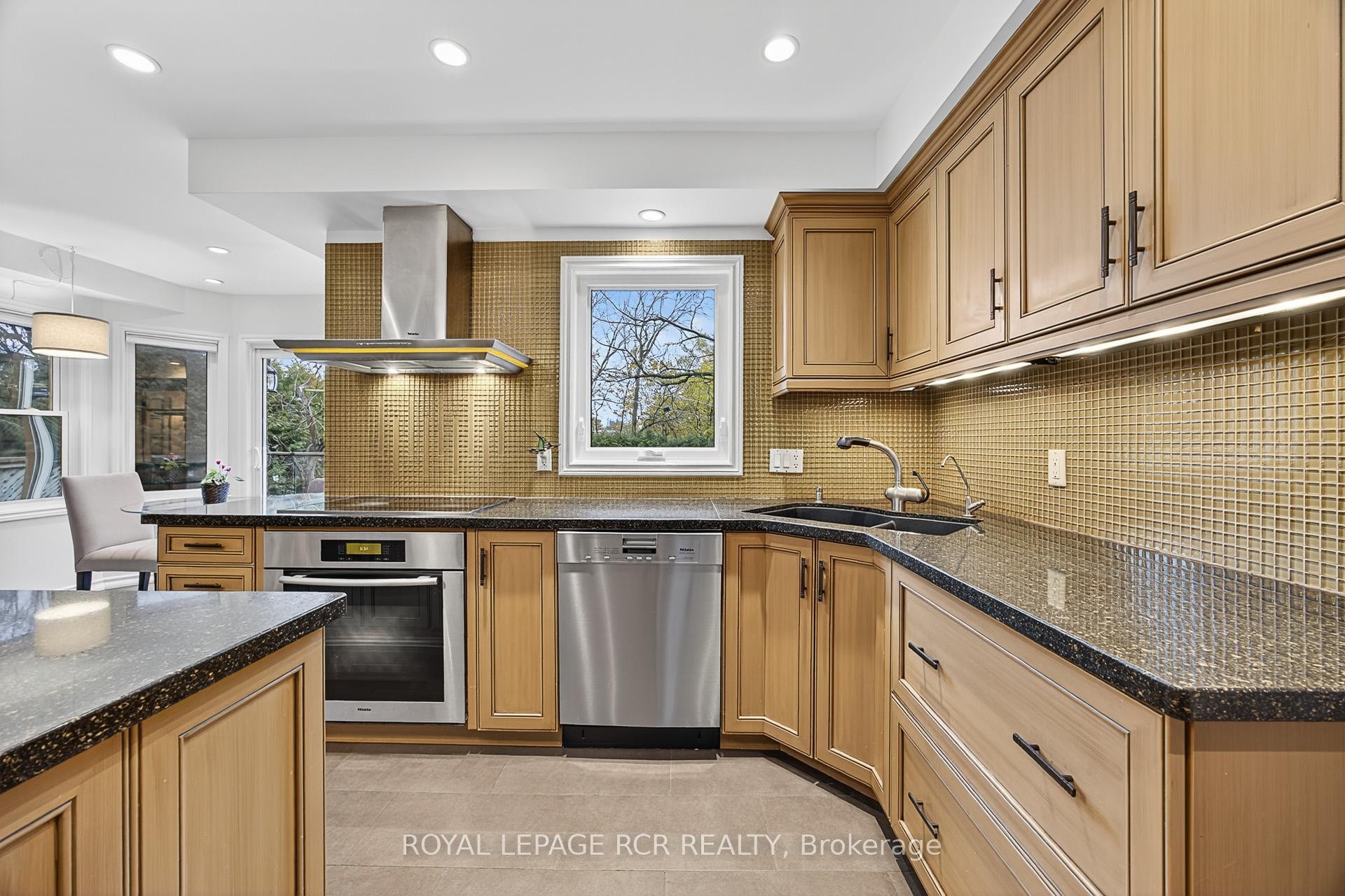 









87


George

Street,
Aurora,




ON
L4G 2S3

