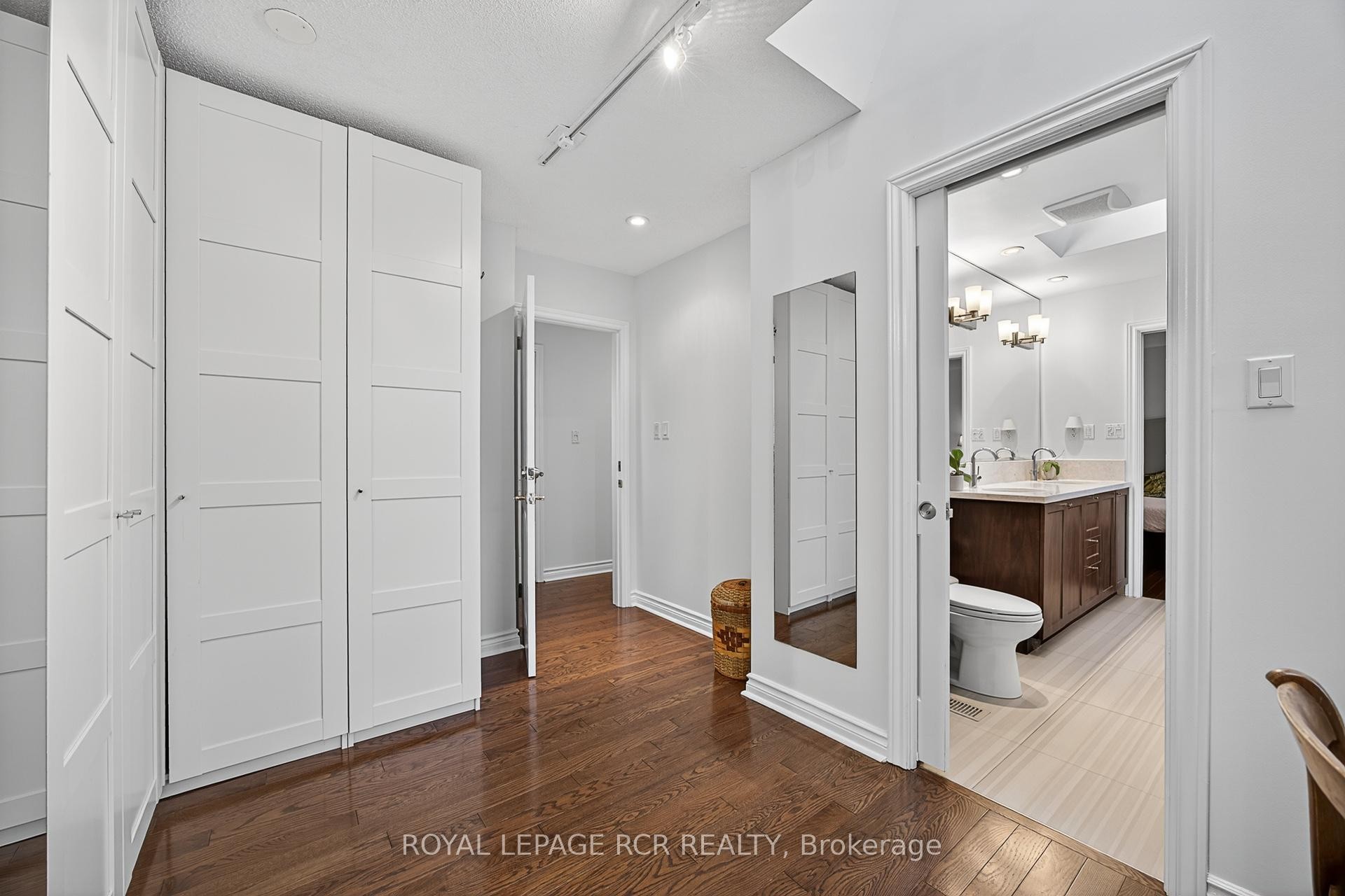 









87


George

Street,
Aurora,




ON
L4G 2S3

