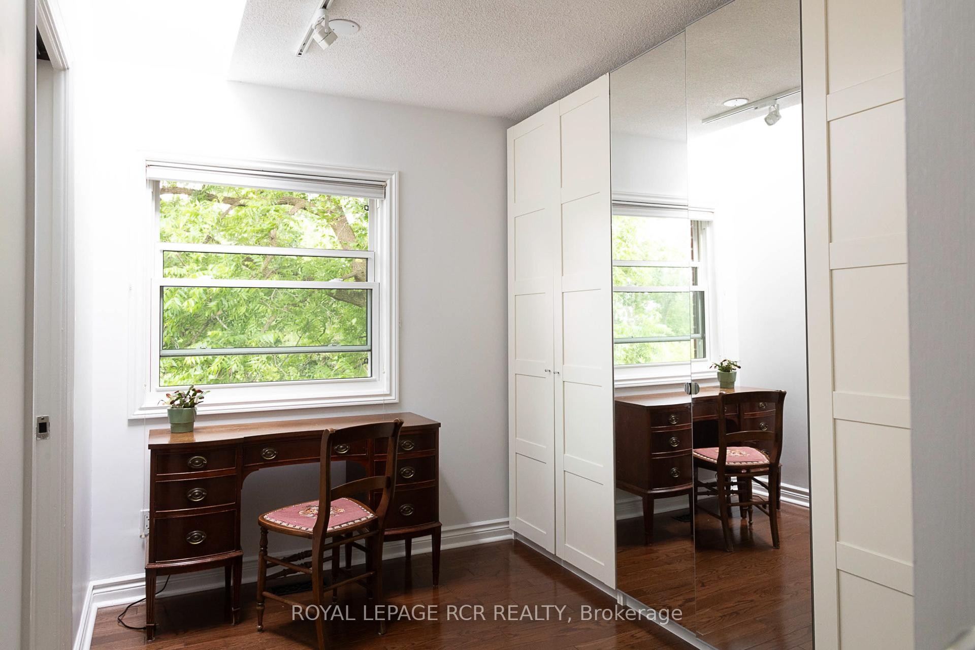 









87


George

Street,
Aurora,




ON
L4G 2S3

