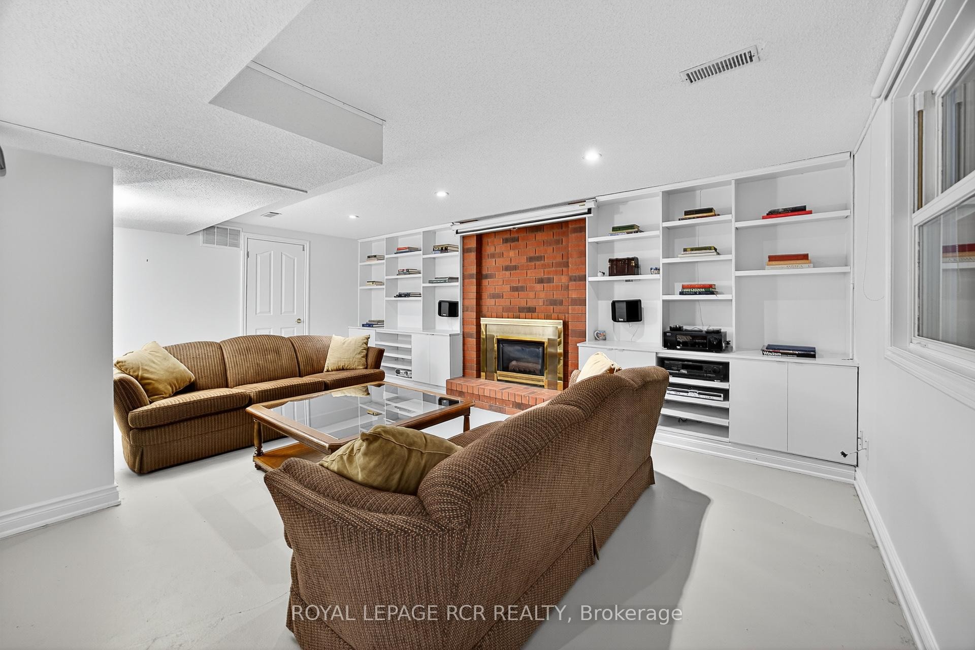 









87


George

Street,
Aurora,




ON
L4G 2S3

