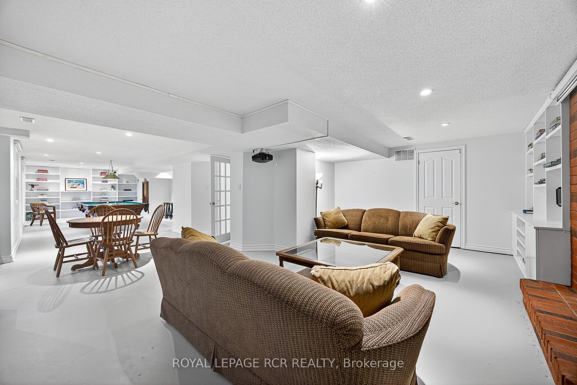 









87


George

Street,
Aurora,




ON
L4G 2S3

