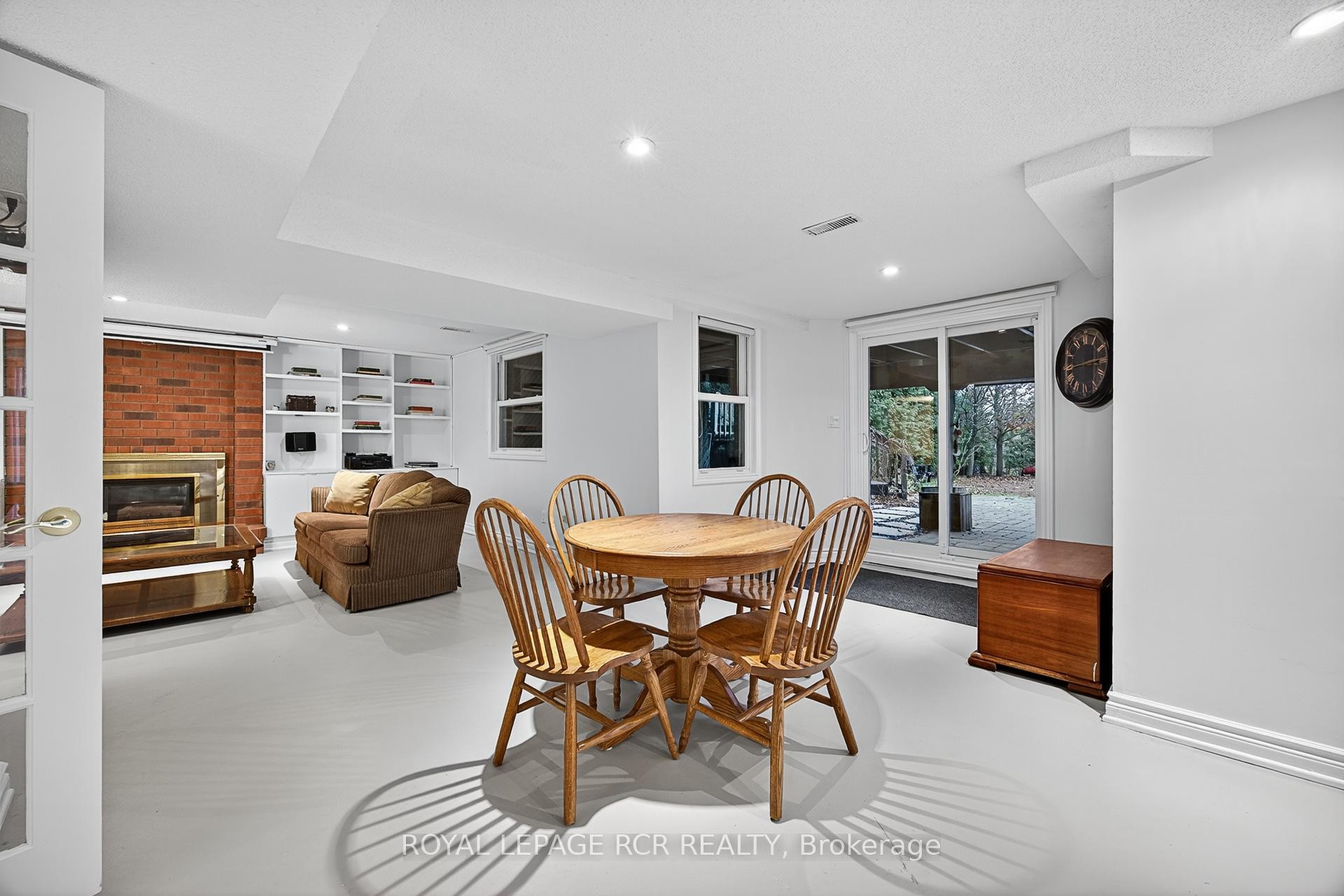 









87


George

Street,
Aurora,




ON
L4G 2S3

