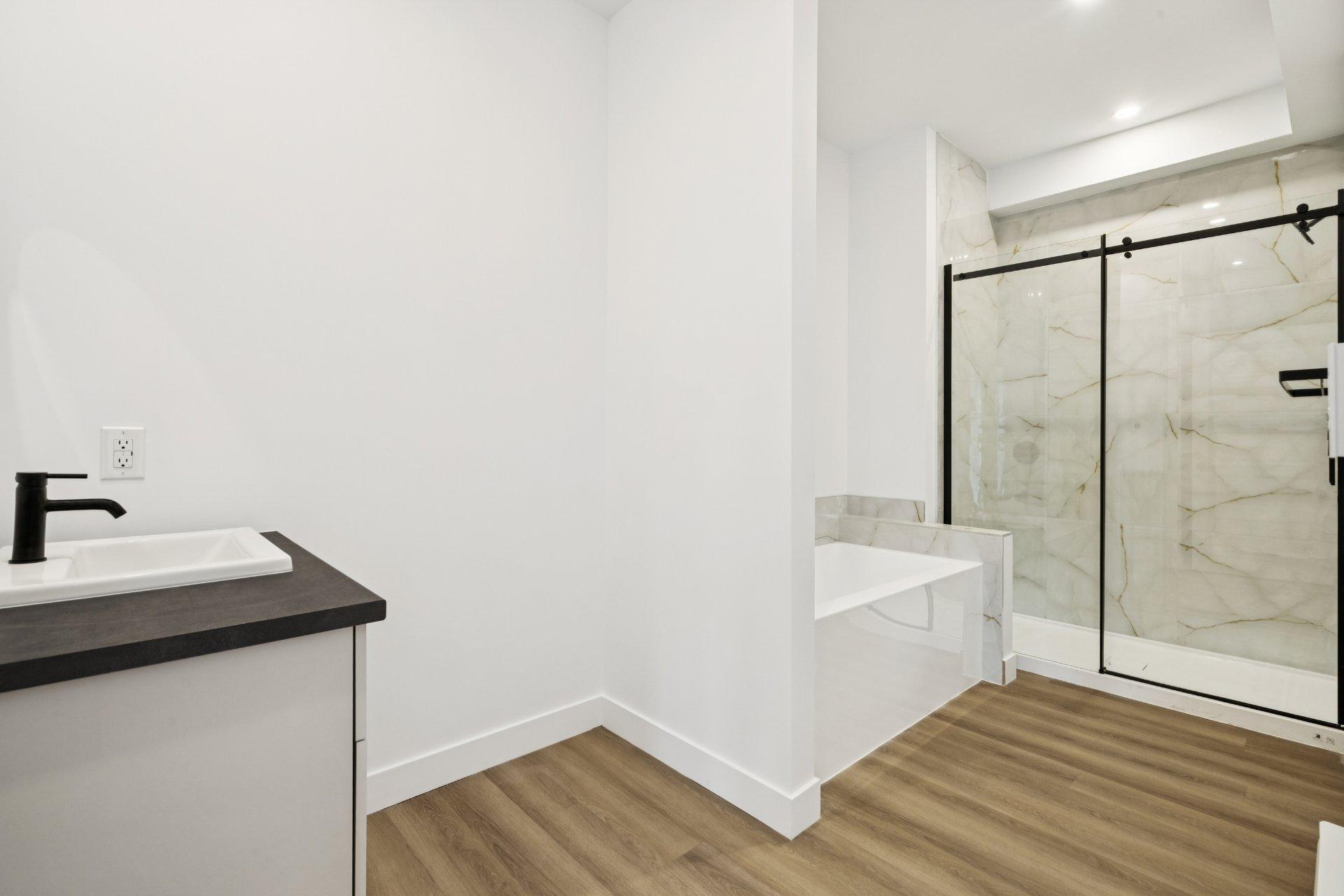 









106


Rue Ste-Cécile

, 204,
Salaberry-de-Valleyfield,




QC
J6T1M1

