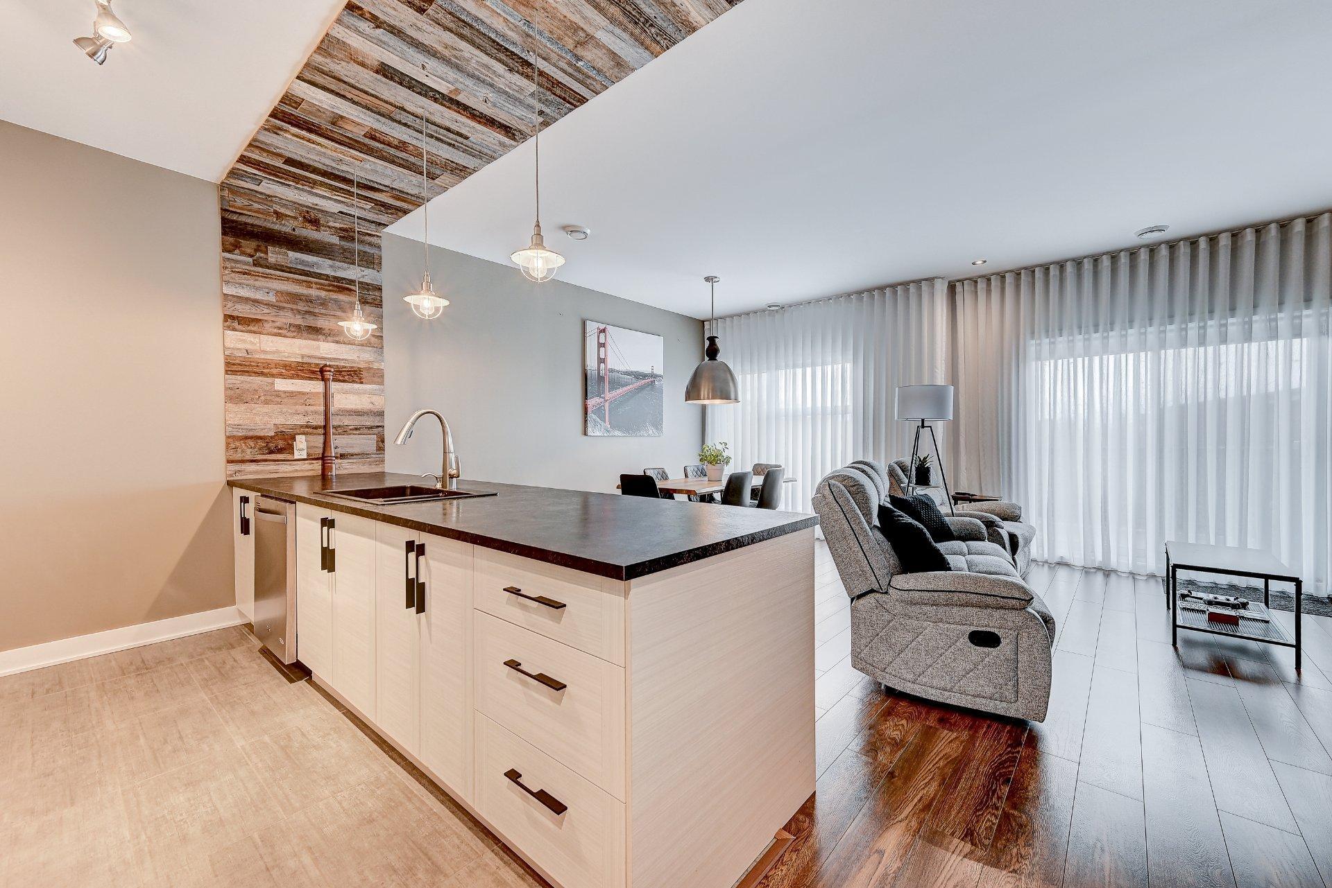 









3721


Rue Fernand-Flipot

, 302,
Longueuil (Saint-Hubert),




QC
J3Y0M6

