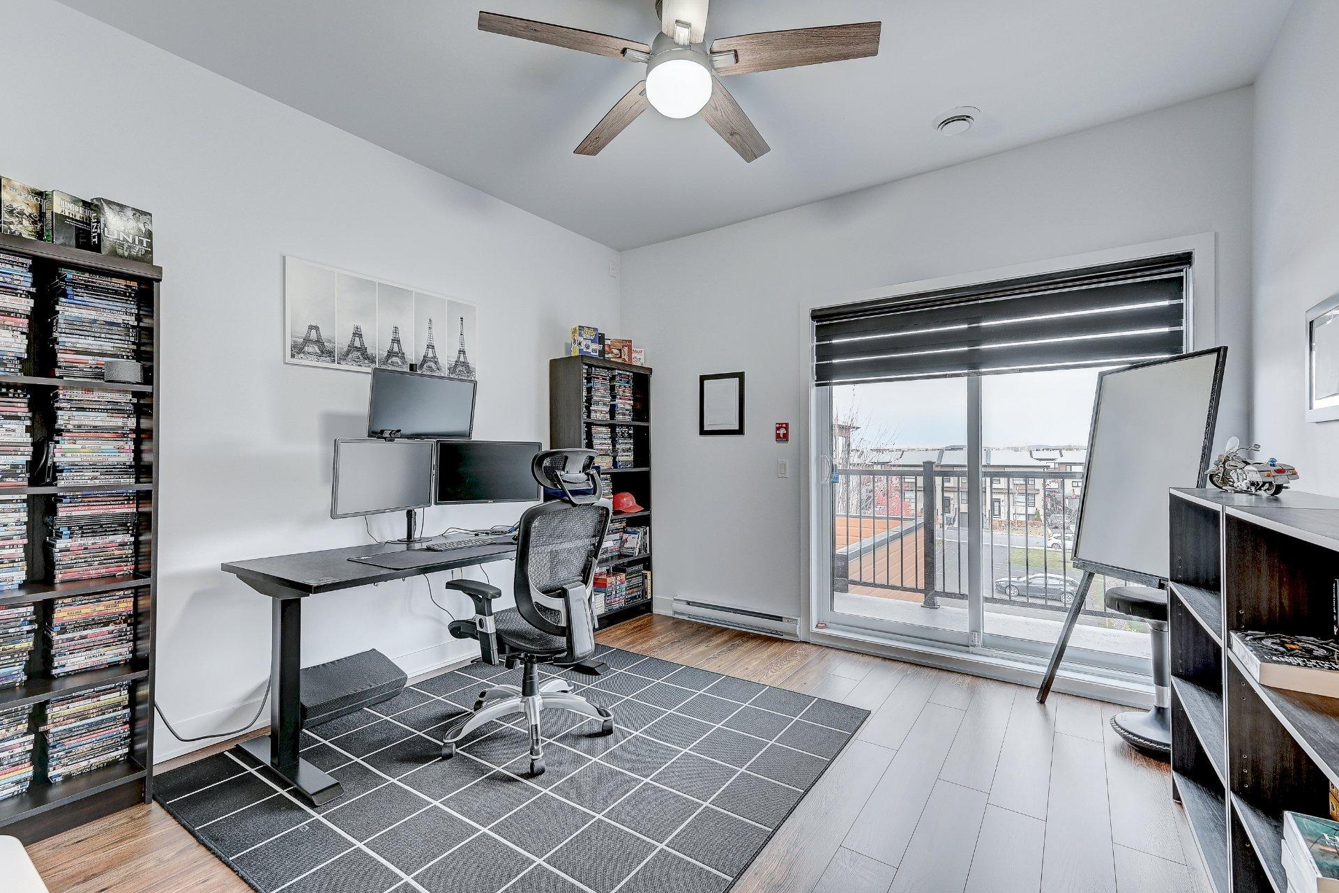 









3721


Rue Fernand-Flipot

, 302,
Longueuil (Saint-Hubert),




QC
J3Y0M6

