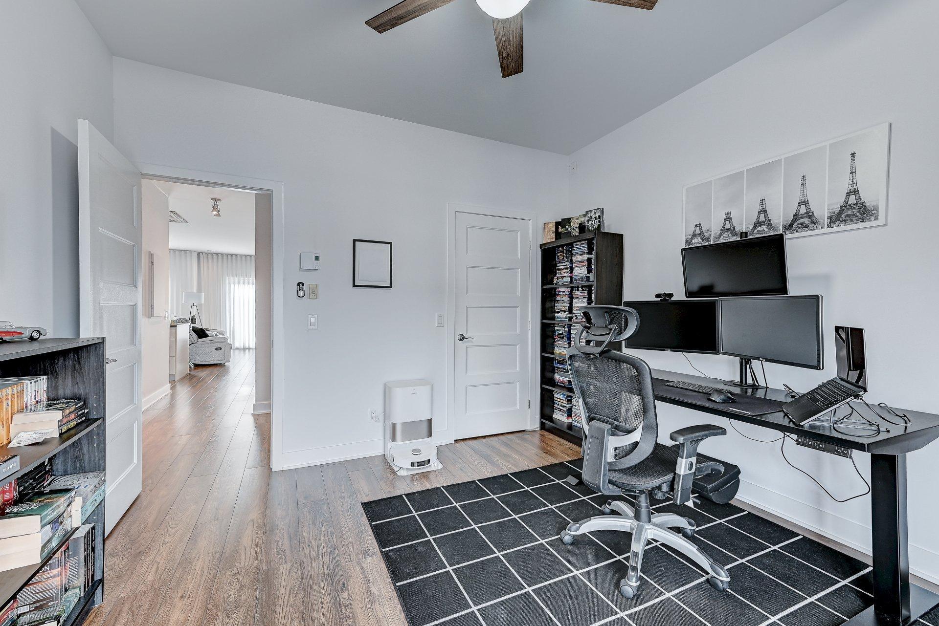 









3721


Rue Fernand-Flipot

, 302,
Longueuil (Saint-Hubert),




QC
J3Y0M6

