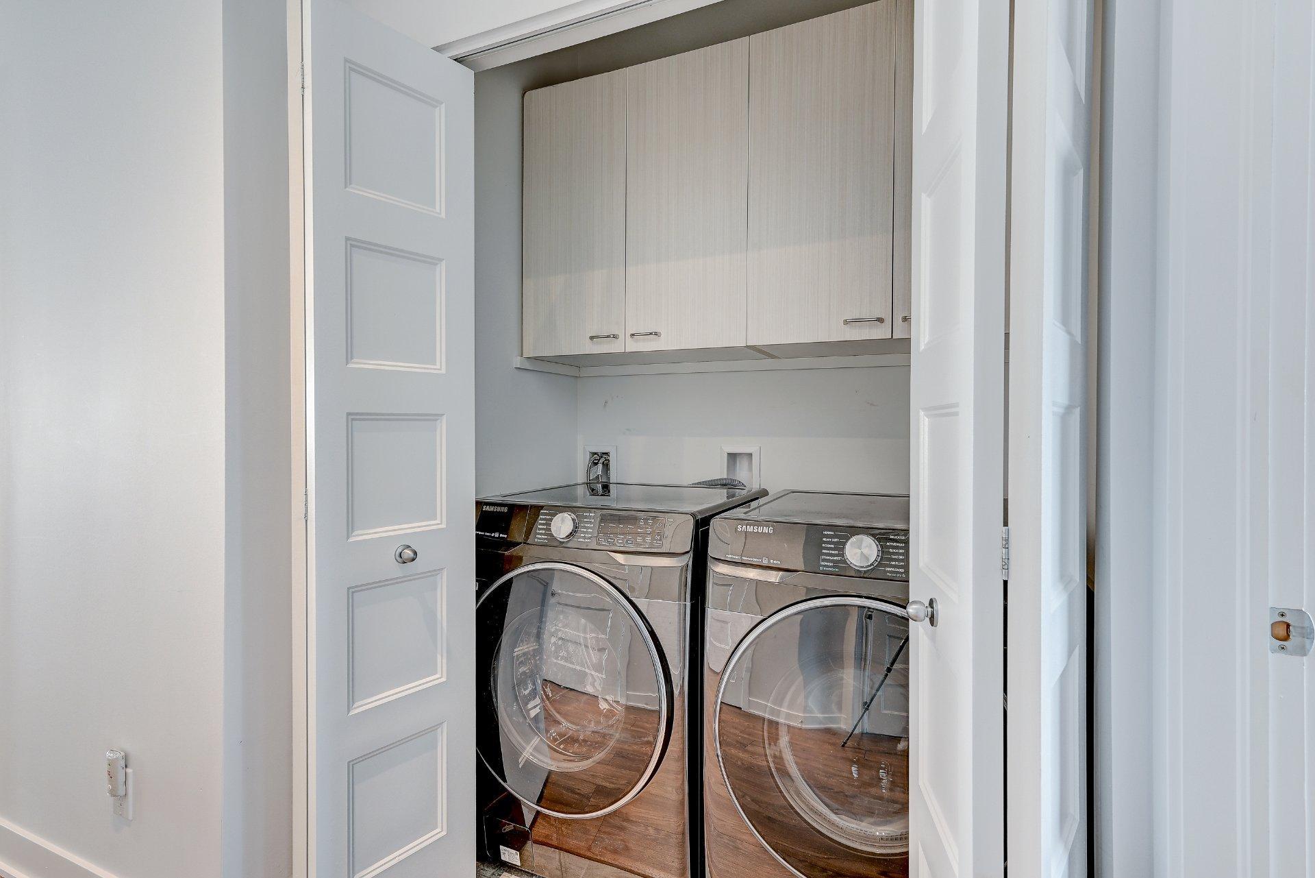 









3721


Rue Fernand-Flipot

, 302,
Longueuil (Saint-Hubert),




QC
J3Y0M6

