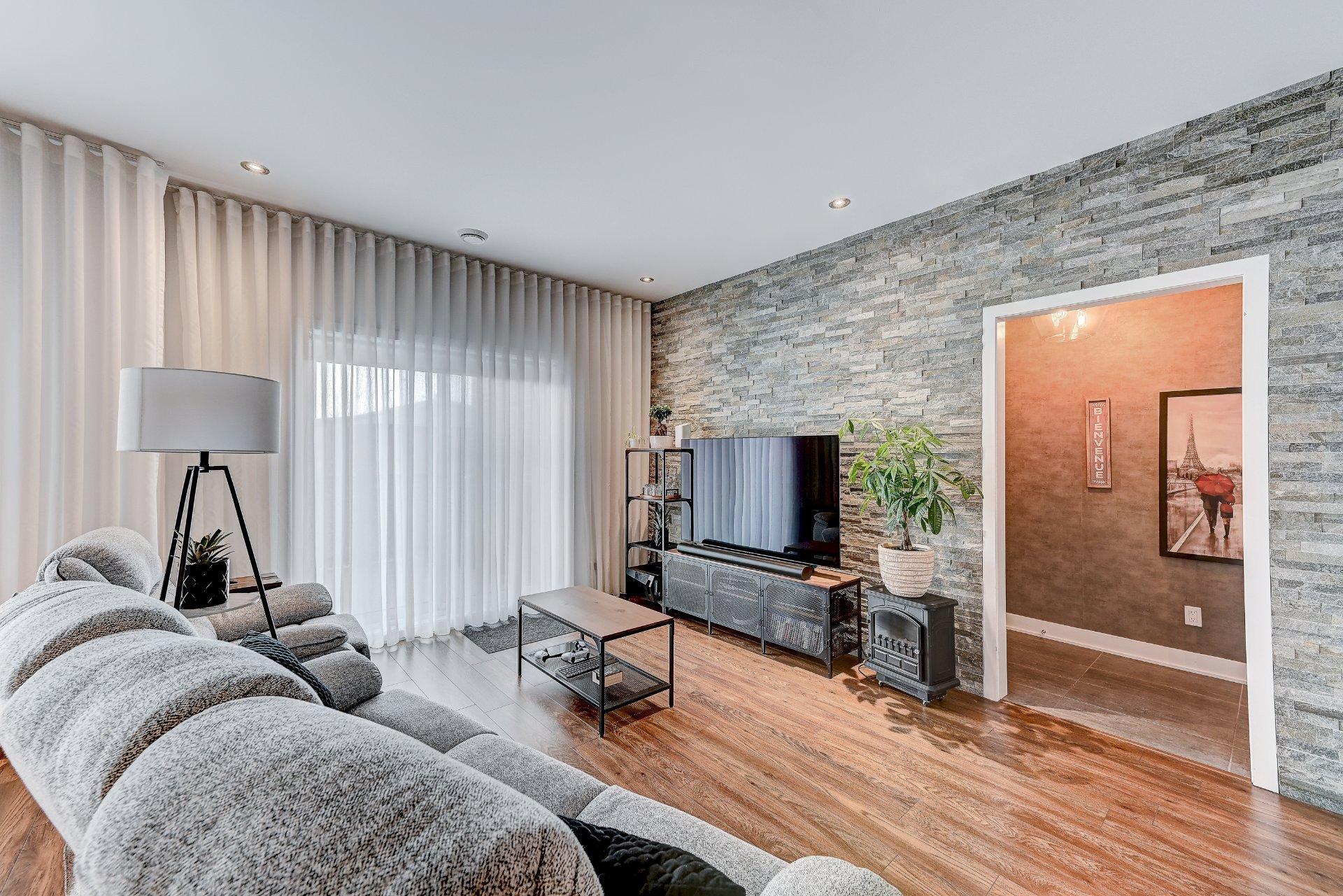 









3721


Rue Fernand-Flipot

, 302,
Longueuil (Saint-Hubert),




QC
J3Y0M6

