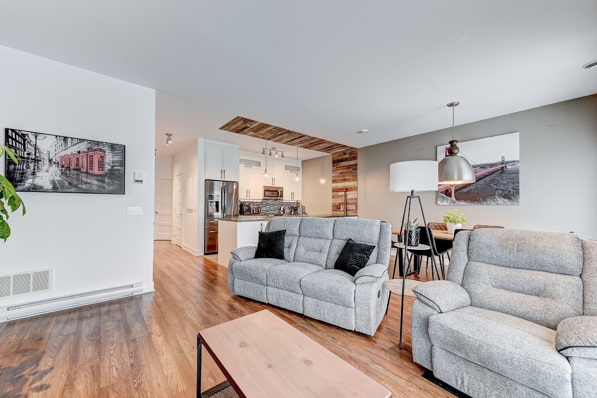 









3721


Rue Fernand-Flipot

, 302,
Longueuil (Saint-Hubert),




QC
J3Y0M6

