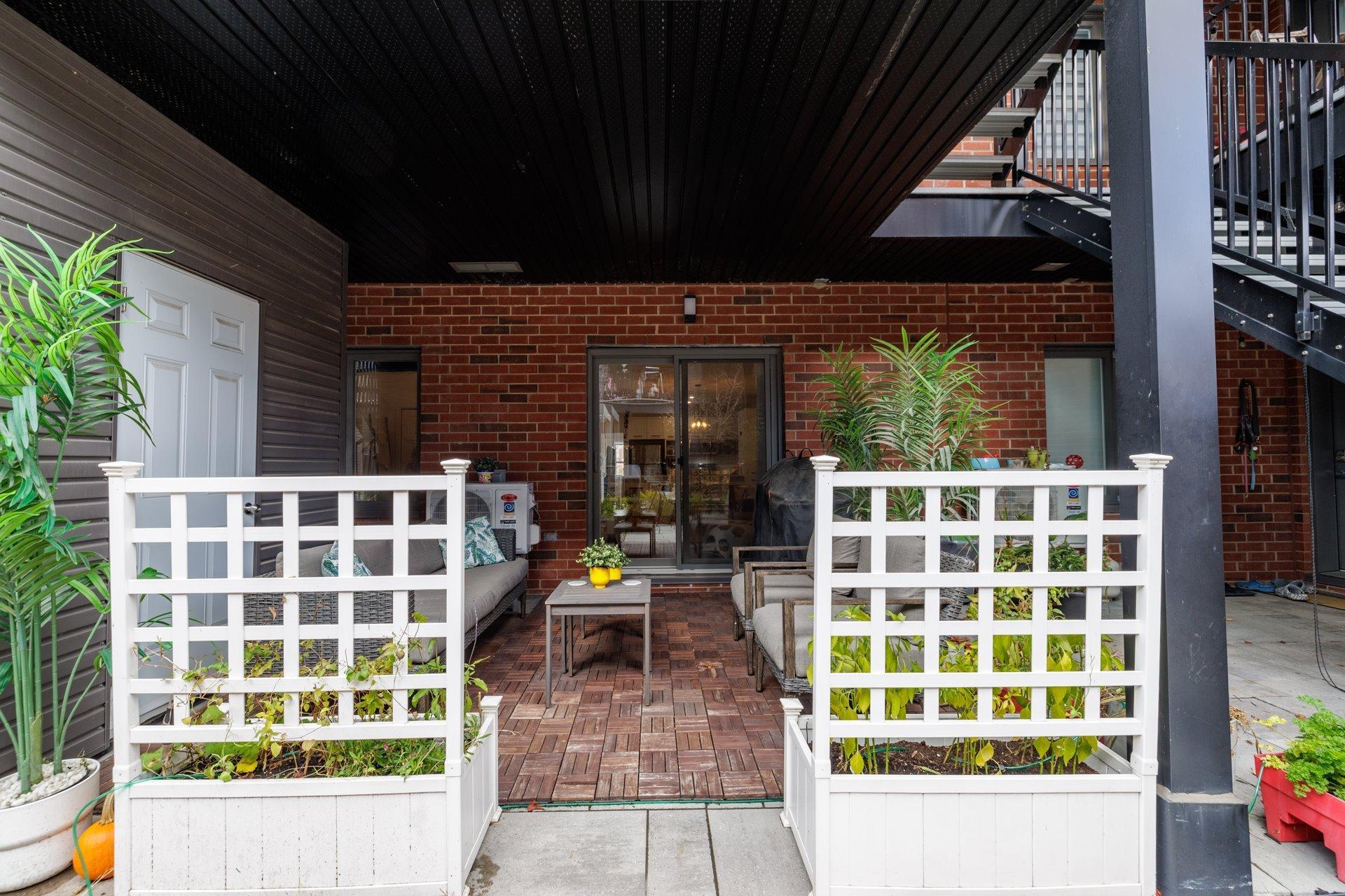 









387


Av. Skaniatarati

, 102,
Montréal (Lachine),




QC
H8S0A1

