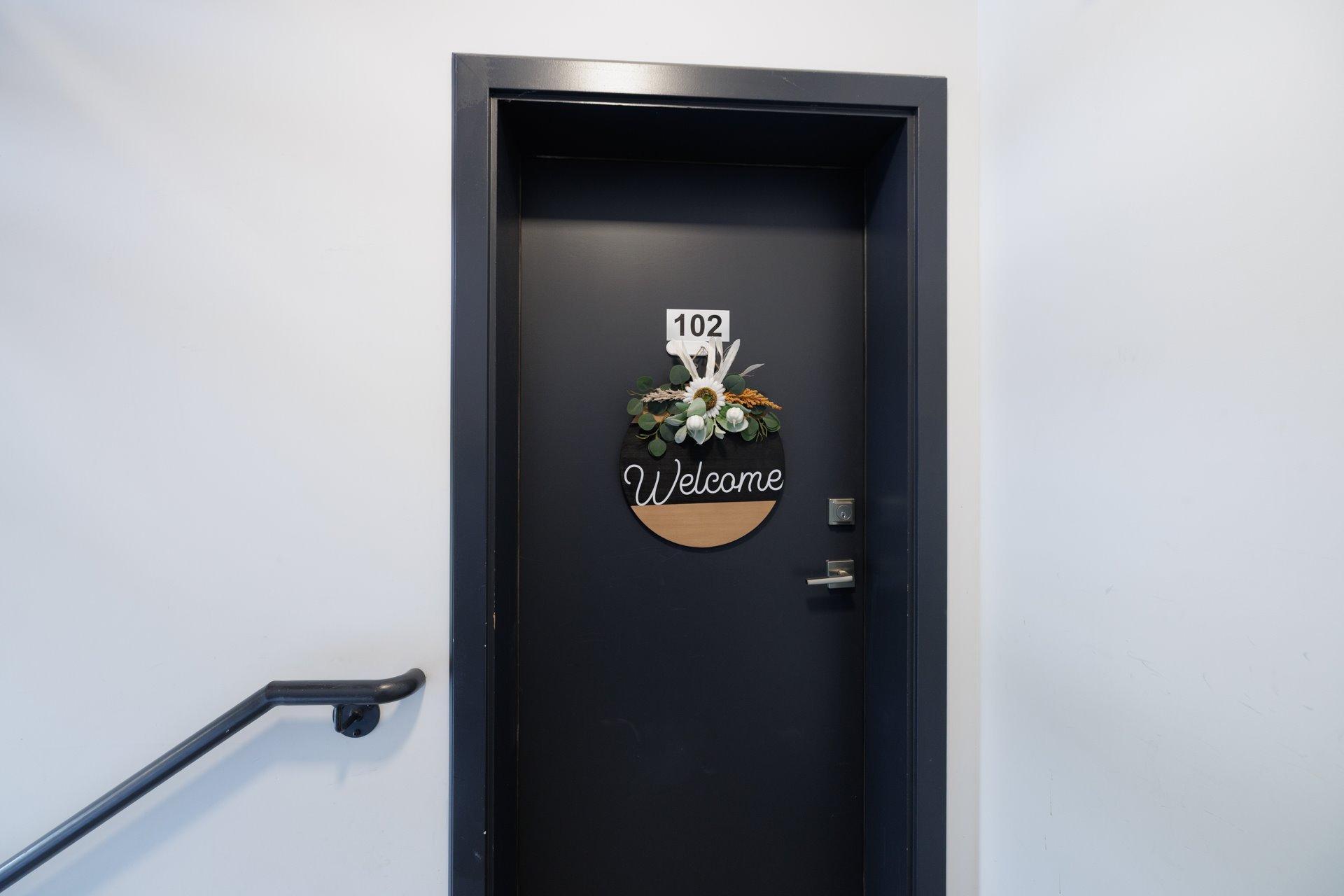 









387


Av. Skaniatarati

, 102,
Montréal (Lachine),




QC
H8S0A1

