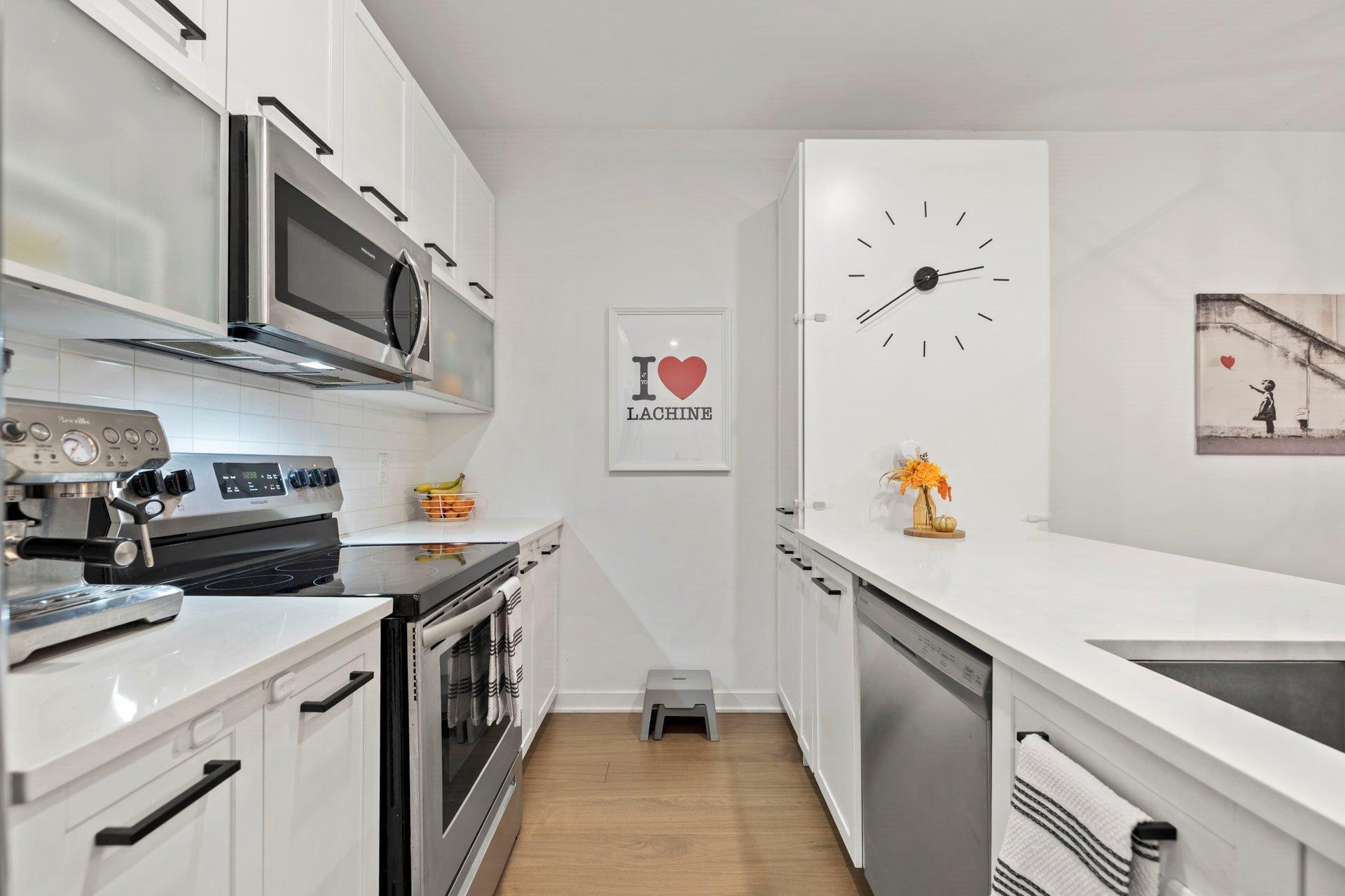 









387


Av. Skaniatarati

, 102,
Montréal (Lachine),




QC
H8S0A1

