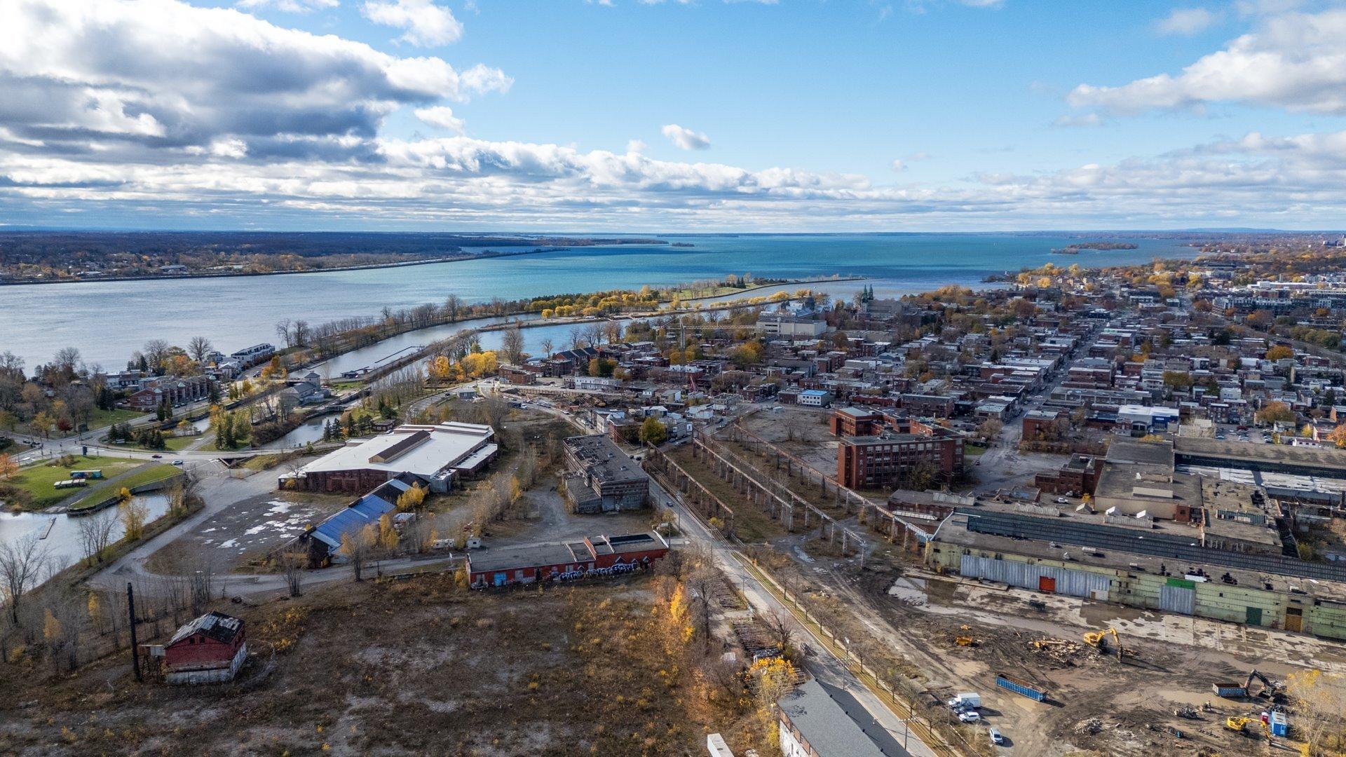 









387


Av. Skaniatarati

, 102,
Montréal (Lachine),




QC
H8S0A1

