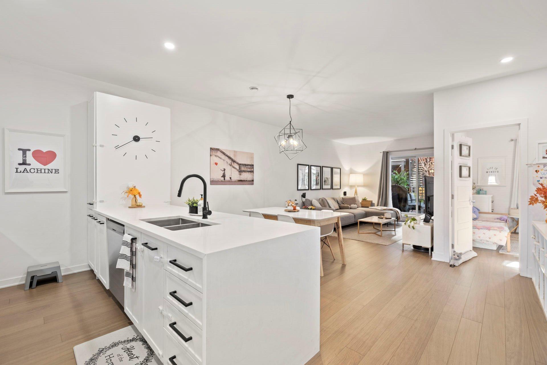 









387


Av. Skaniatarati

, 102,
Montréal (Lachine),




QC
H8S0A1

