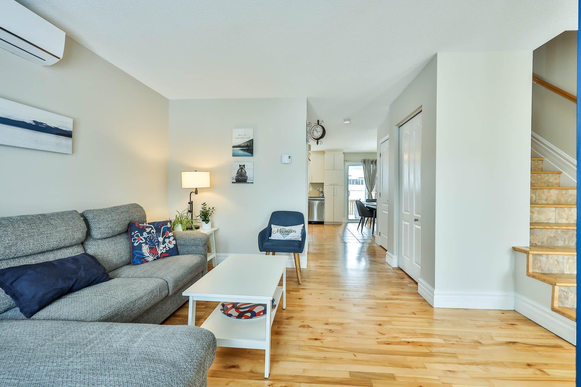 









69


Rue Hamel

,
Gatineau (Gatineau),




QC
J8P1V8

