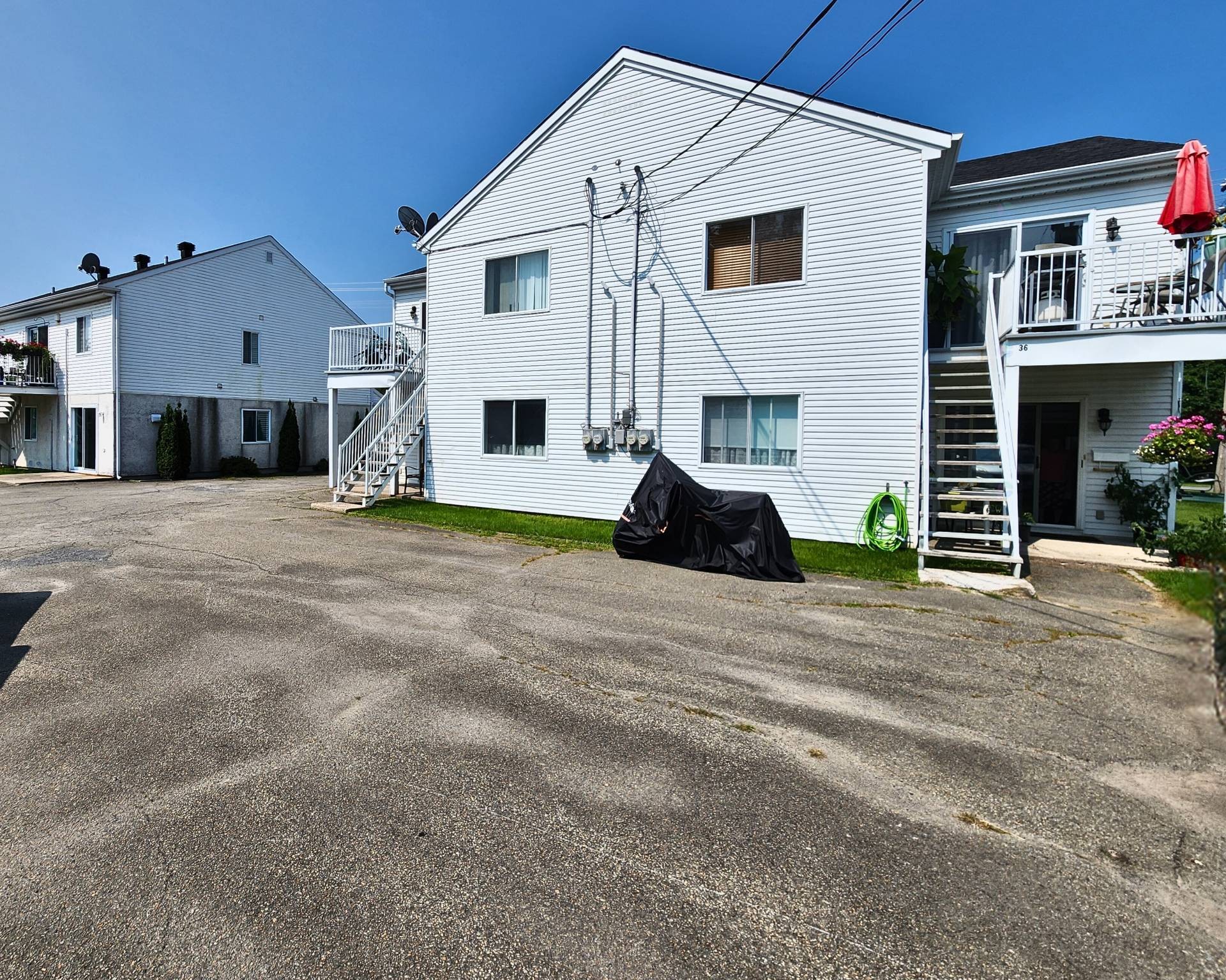 









22

 - 44


Route des Seigneurs

,
Saint-André-d'Argenteuil,




QC
J0V1X0

