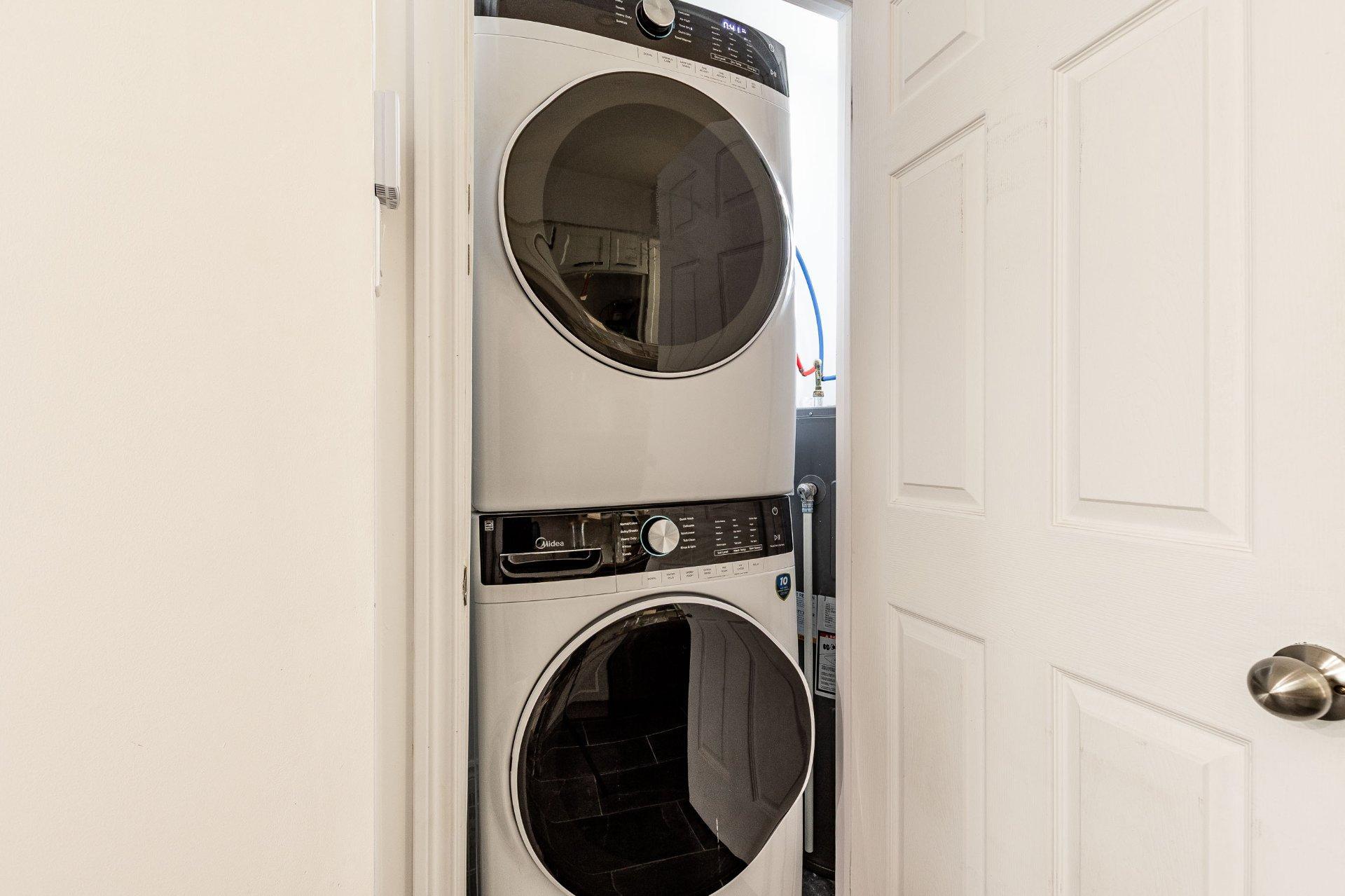 









4693

 - 4697


Rue De La Roche

,
Montréal (Le Plateau-Mont-Royal),




QC
H2J3J5

