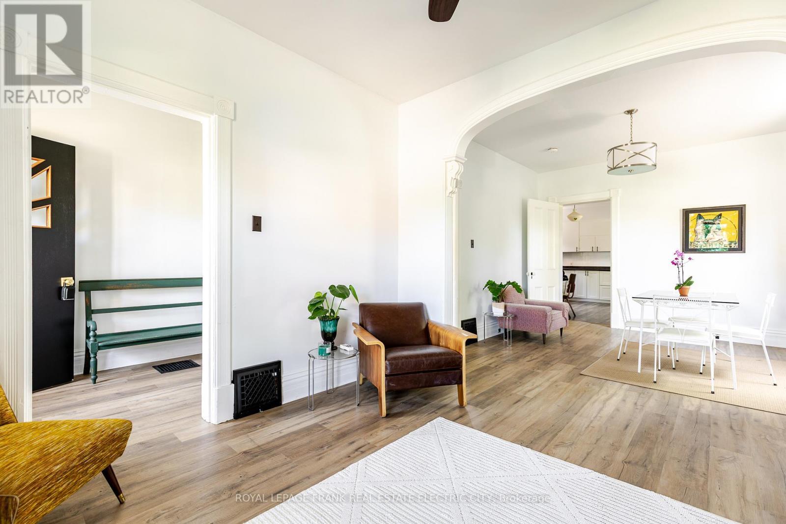 












193 LAKE STREET

,
Peterborough (Town Ward 3),




Ontario
K9J2H4

