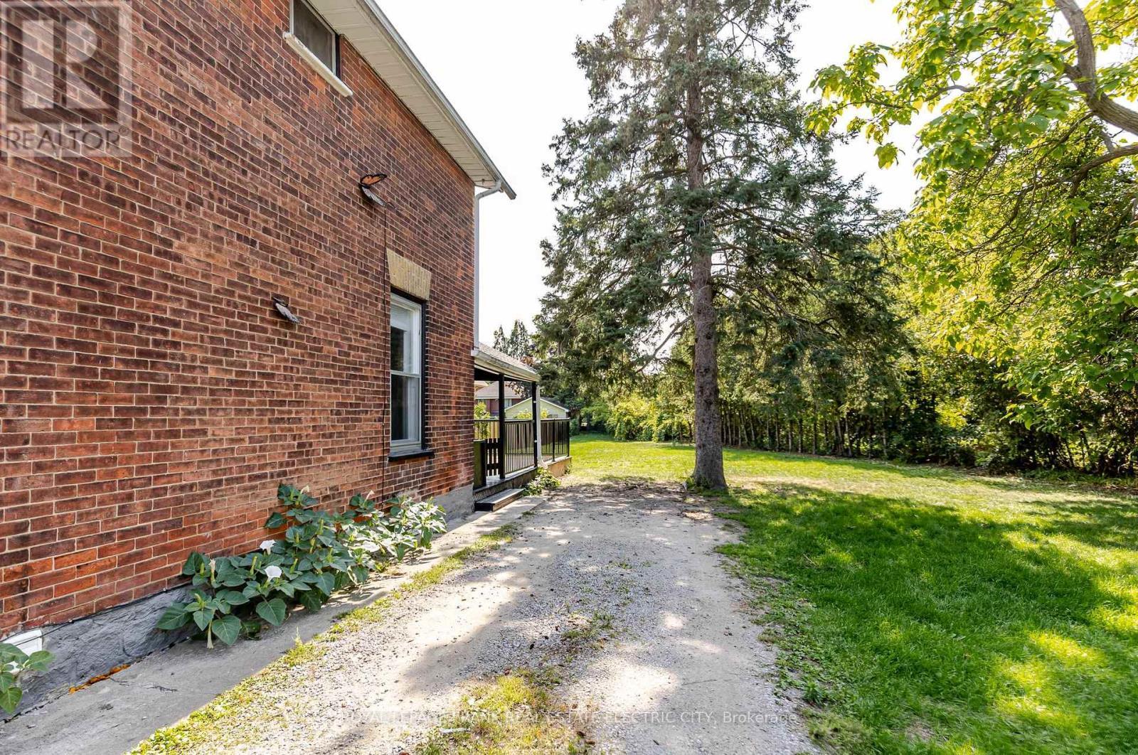 












193 LAKE STREET

,
Peterborough (Town Ward 3),




Ontario
K9J2H4

