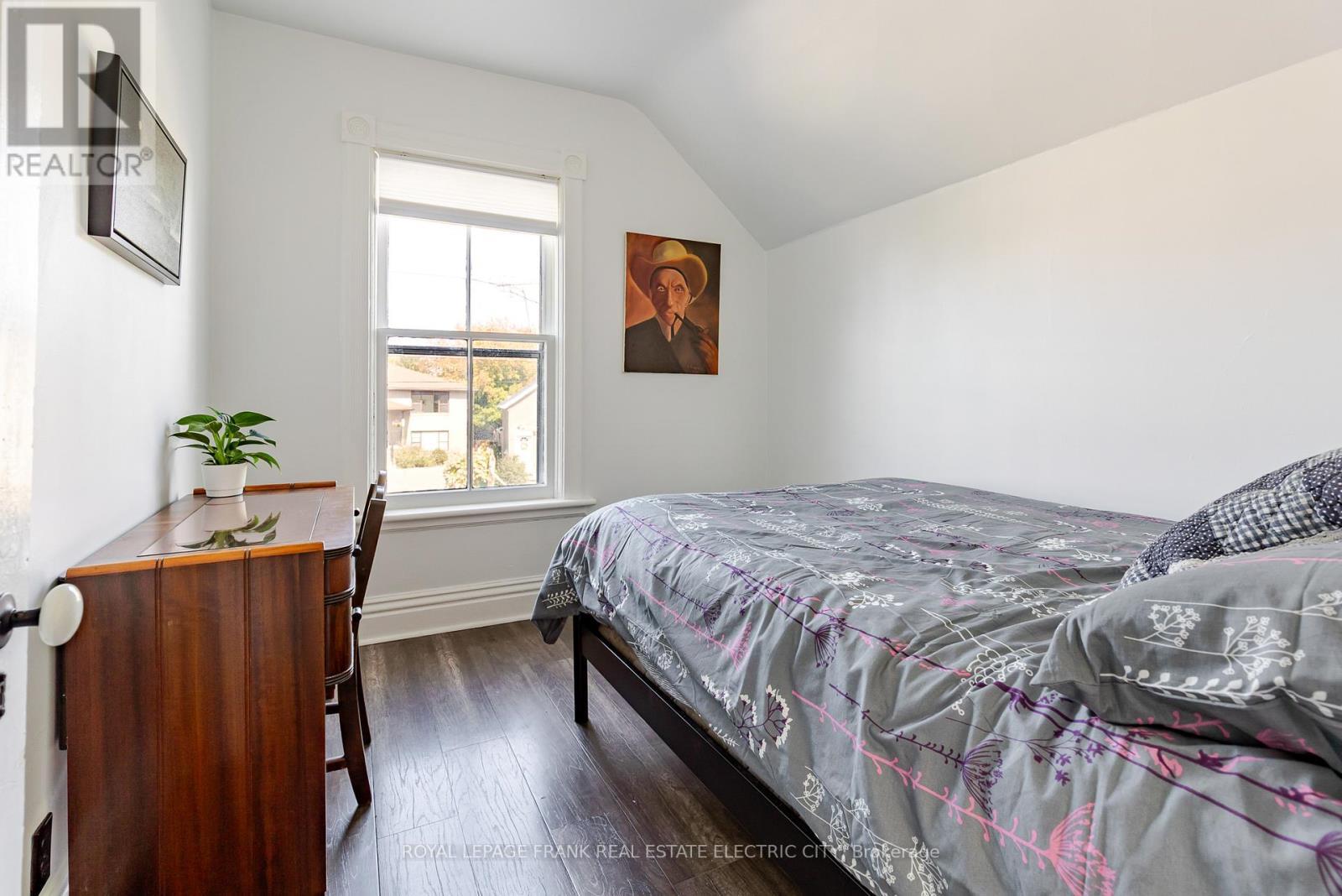 












193 LAKE STREET

,
Peterborough (Town Ward 3),




Ontario
K9J2H4

