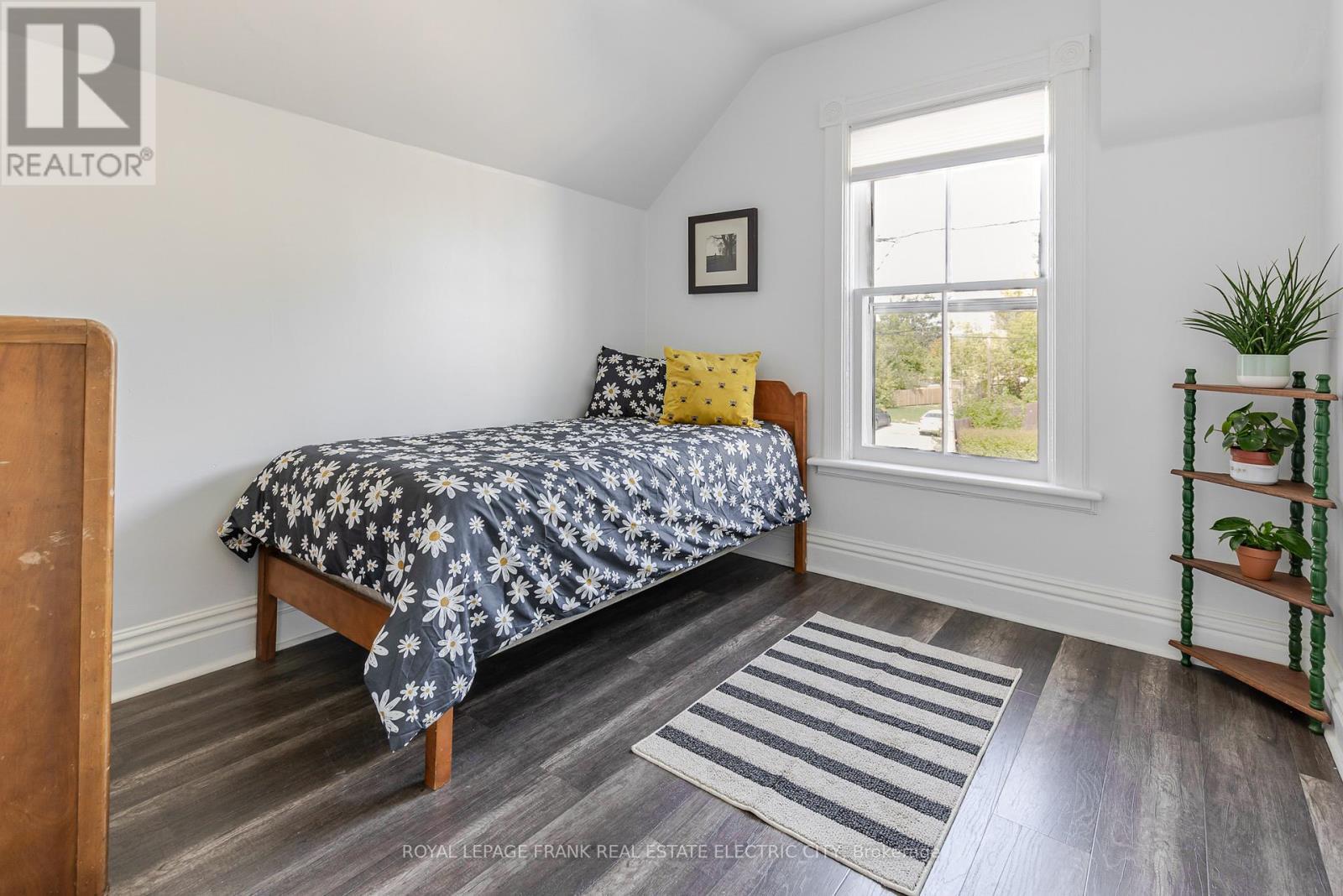 












193 LAKE STREET

,
Peterborough (Town Ward 3),




Ontario
K9J2H4

