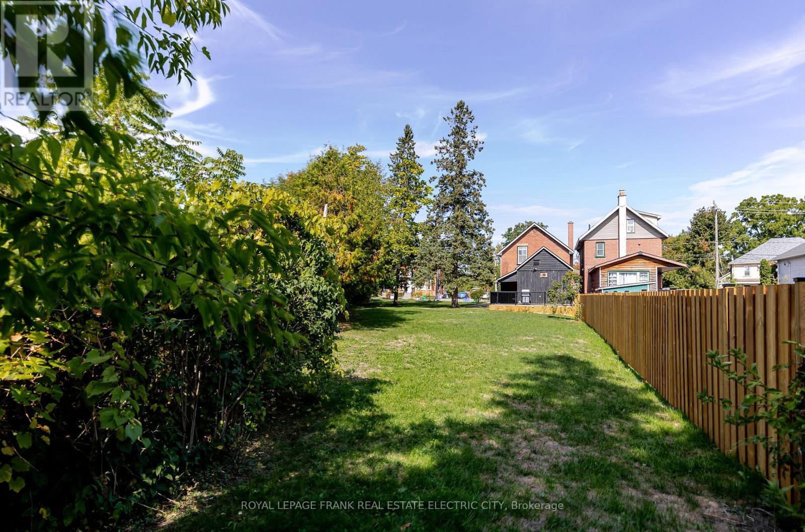 












193 LAKE STREET

,
Peterborough (Town Ward 3),




Ontario
K9J2H4

