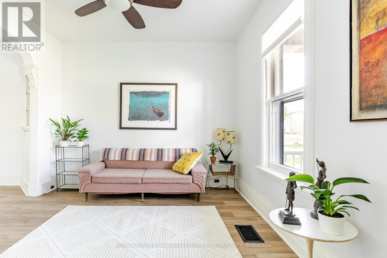 












193 LAKE STREET

,
Peterborough (Town Ward 3),




Ontario
K9J2H4

