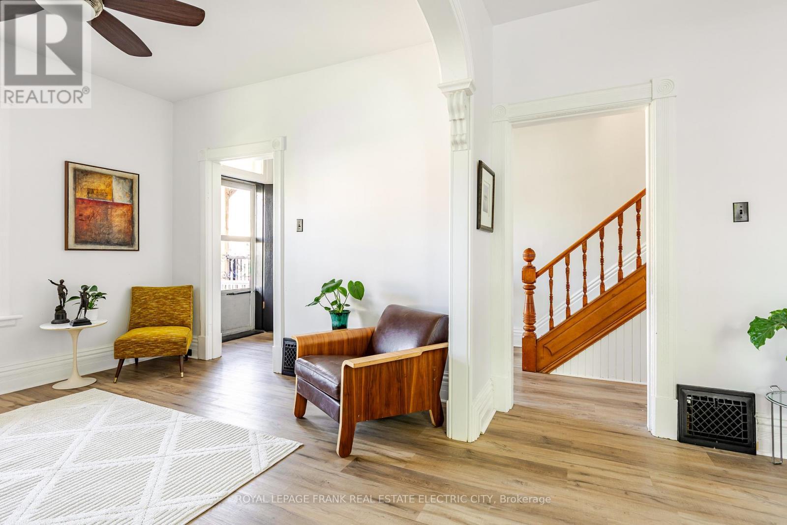 












193 LAKE STREET

,
Peterborough (Town Ward 3),




Ontario
K9J2H4

