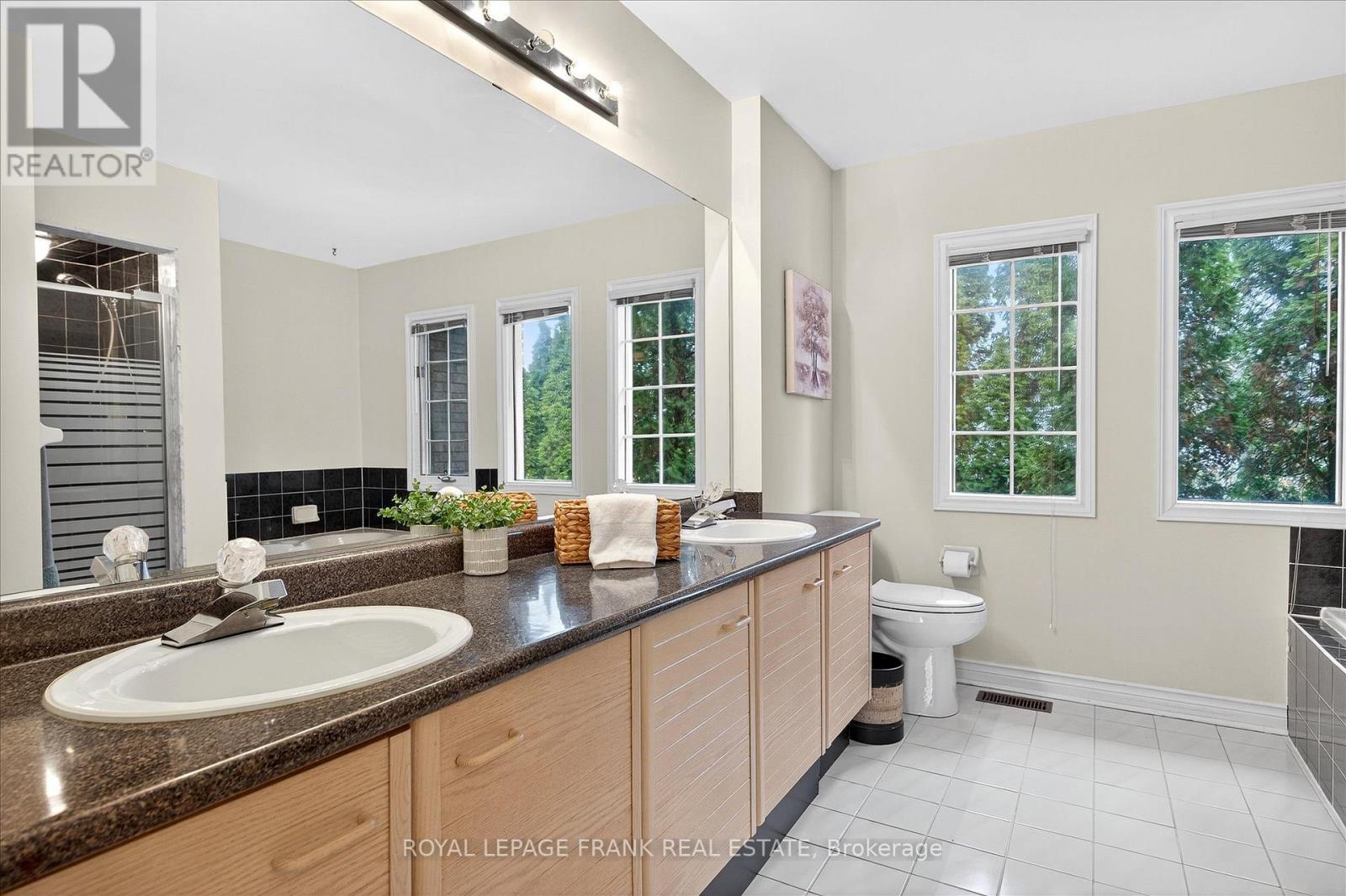 












544 FORTYE DRIVE

,
Peterborough (Otonabee Ward 1),




Ontario
K9K2H2

