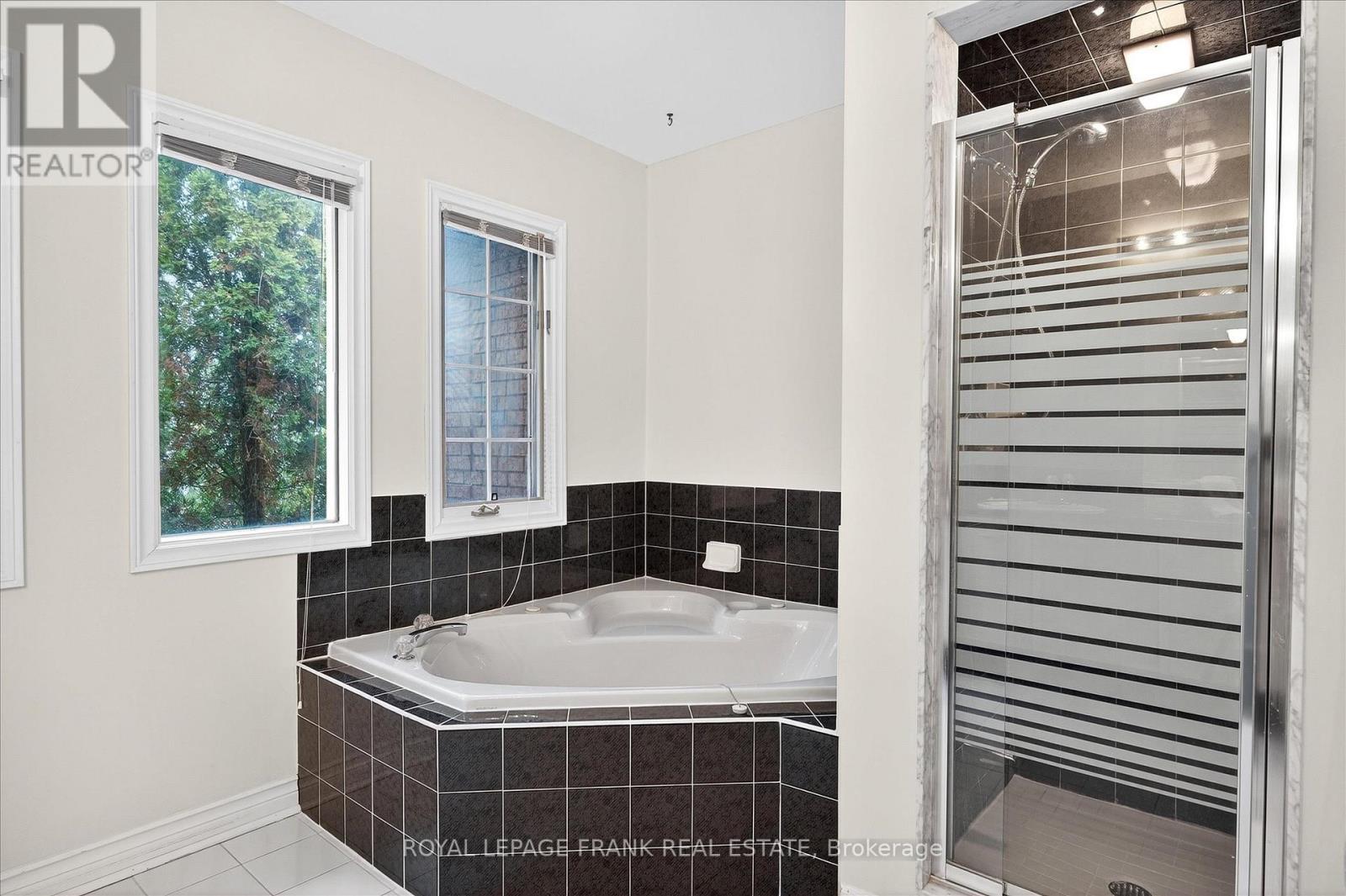 












544 FORTYE DRIVE

,
Peterborough (Otonabee Ward 1),




Ontario
K9K2H2

