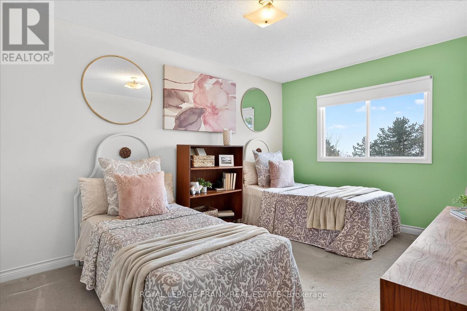 












544 FORTYE DRIVE

,
Peterborough (Otonabee Ward 1),




Ontario
K9K2H2

