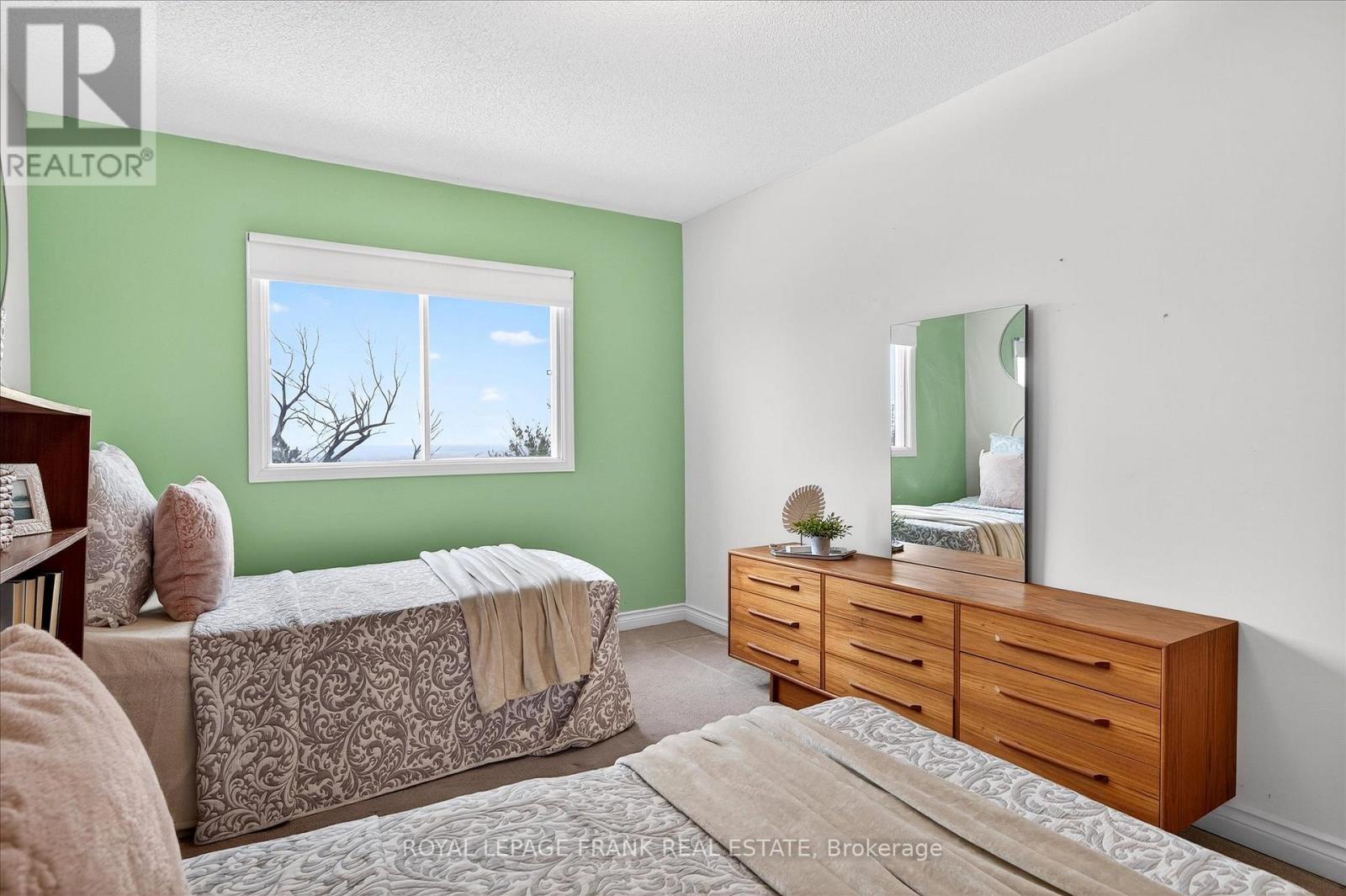 












544 FORTYE DRIVE

,
Peterborough (Otonabee Ward 1),




Ontario
K9K2H2

