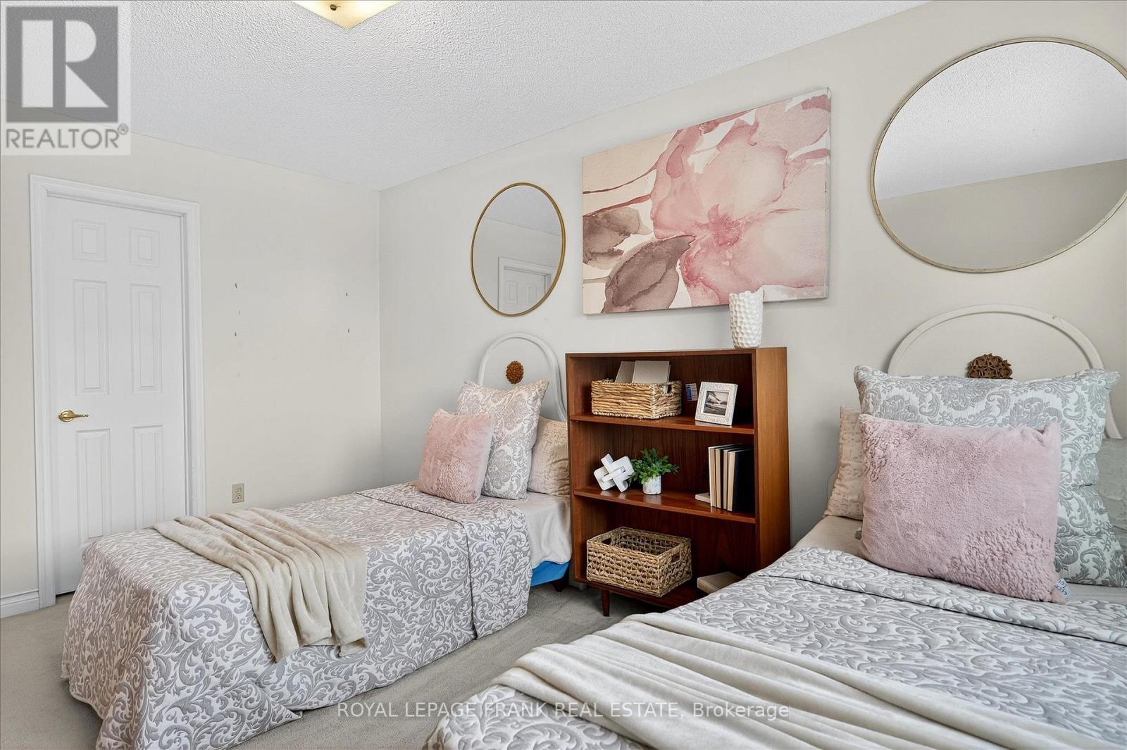 












544 FORTYE DRIVE

,
Peterborough (Otonabee Ward 1),




Ontario
K9K2H2

