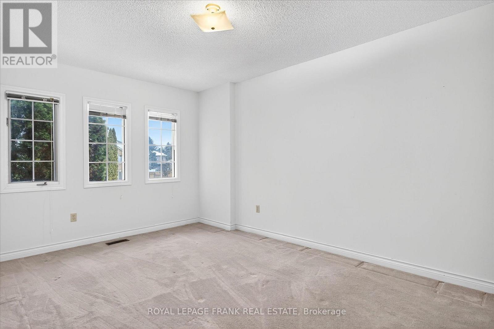 












544 FORTYE DRIVE

,
Peterborough (Otonabee Ward 1),




Ontario
K9K2H2

