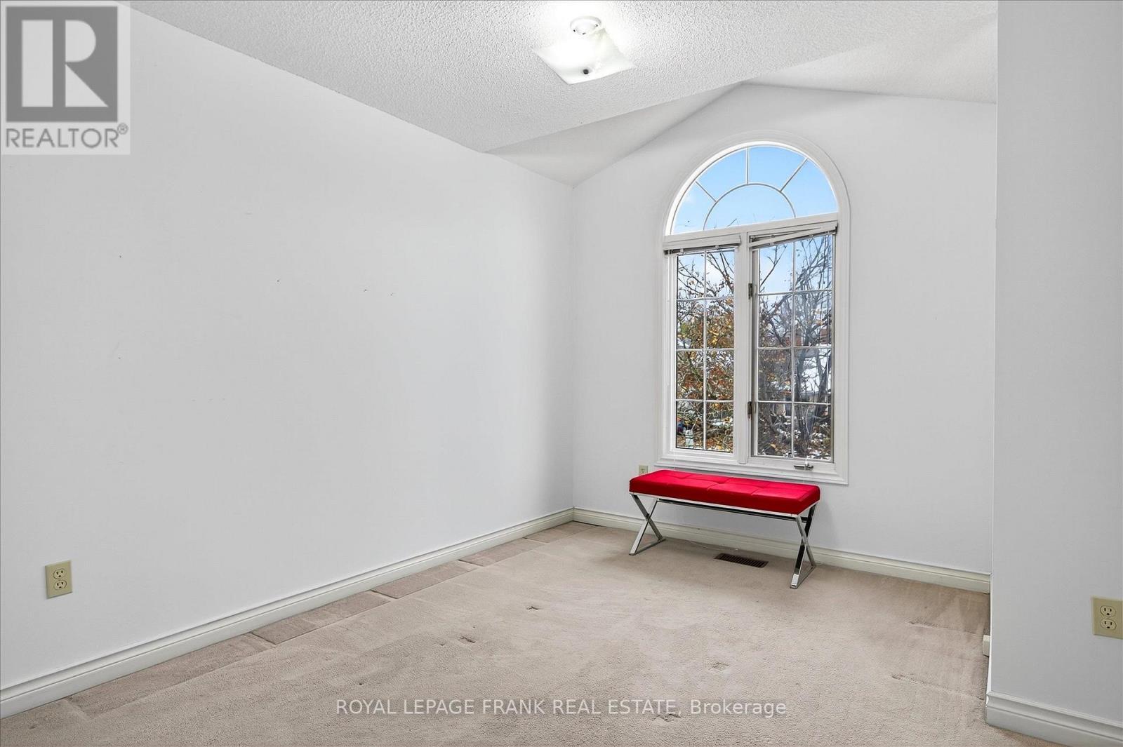 












544 FORTYE DRIVE

,
Peterborough (Otonabee Ward 1),




Ontario
K9K2H2

