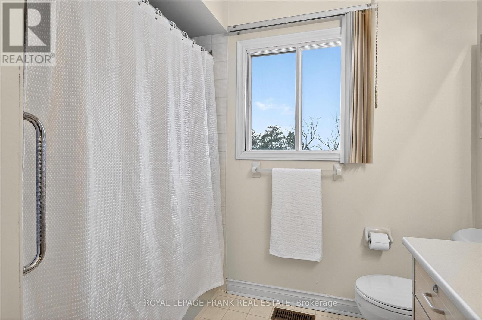 












544 FORTYE DRIVE

,
Peterborough (Otonabee Ward 1),




Ontario
K9K2H2

