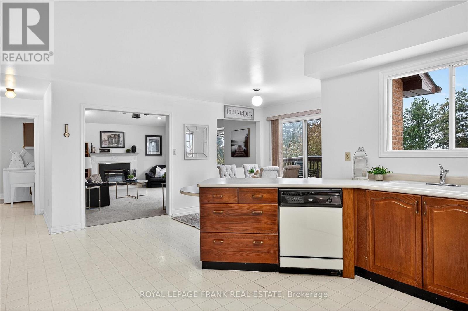 












544 FORTYE DRIVE

,
Peterborough (Otonabee Ward 1),




Ontario
K9K2H2

