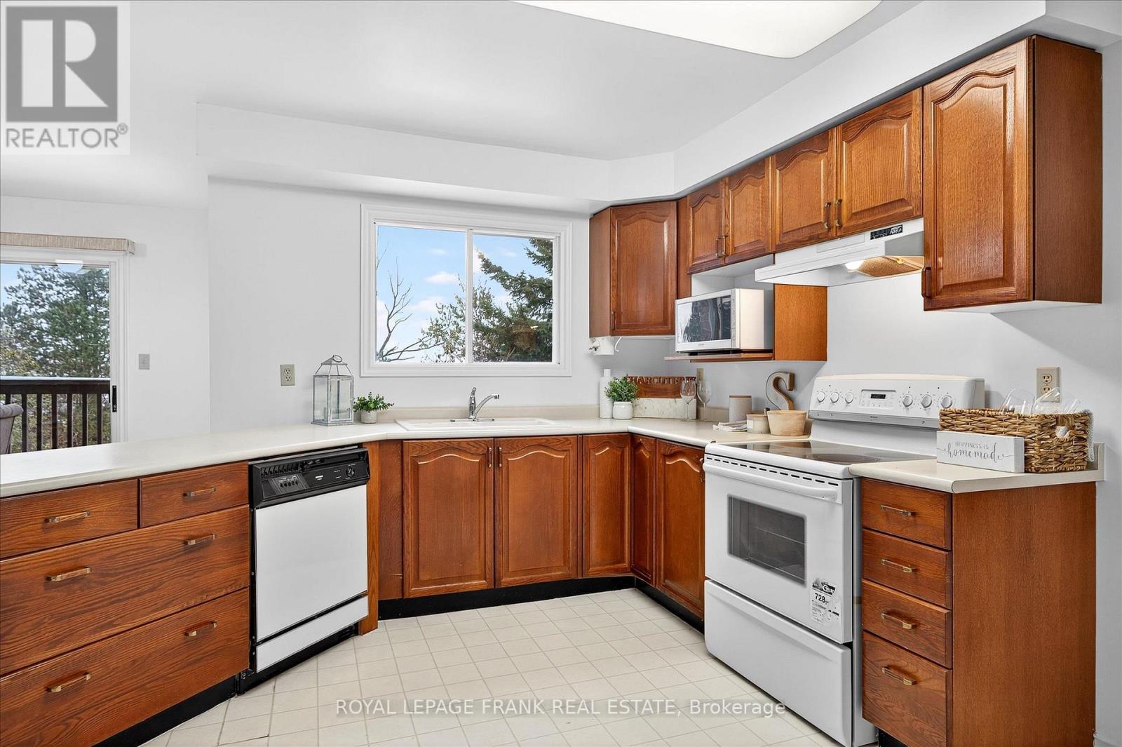 












544 FORTYE DRIVE

,
Peterborough (Otonabee Ward 1),




Ontario
K9K2H2

