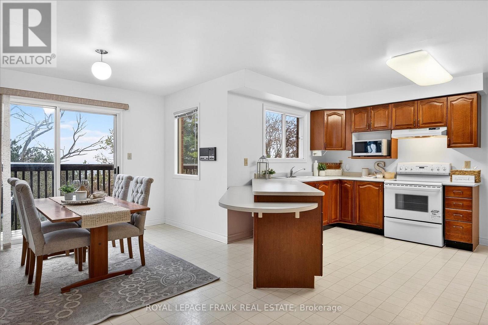 












544 FORTYE DRIVE

,
Peterborough (Otonabee Ward 1),




Ontario
K9K2H2

