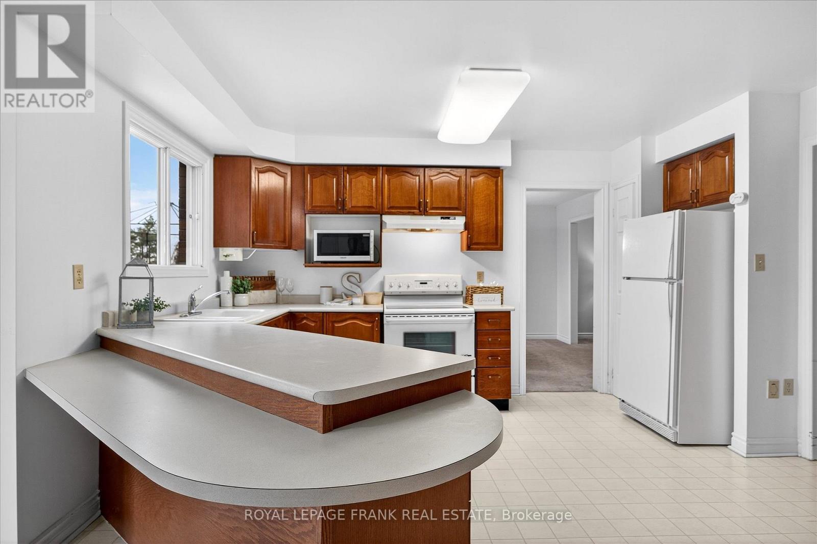 












544 FORTYE DRIVE

,
Peterborough (Otonabee Ward 1),




Ontario
K9K2H2

