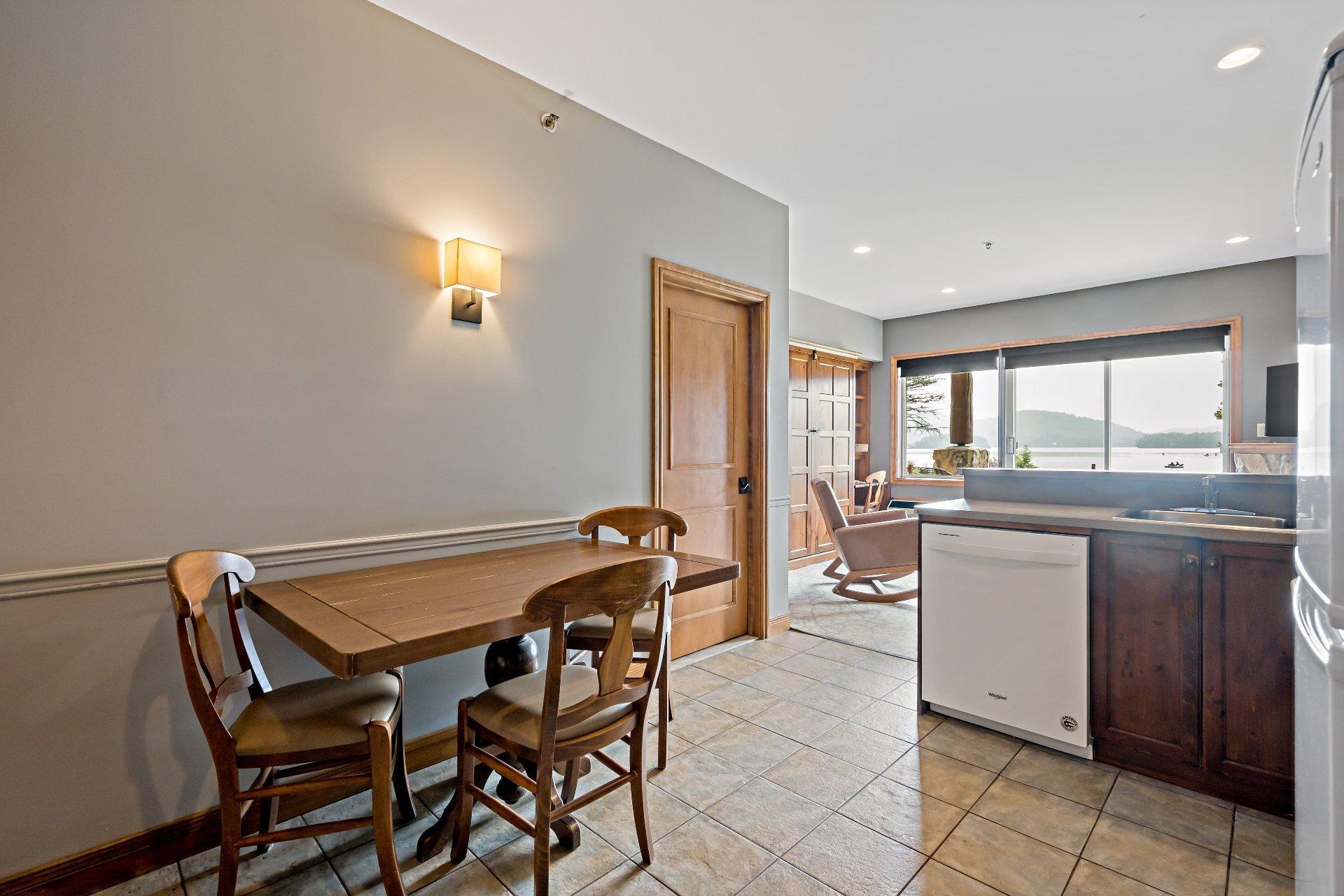 









2396


Rue Labelle

, 20,
Mont-Tremblant,




QC
J8E1T8

