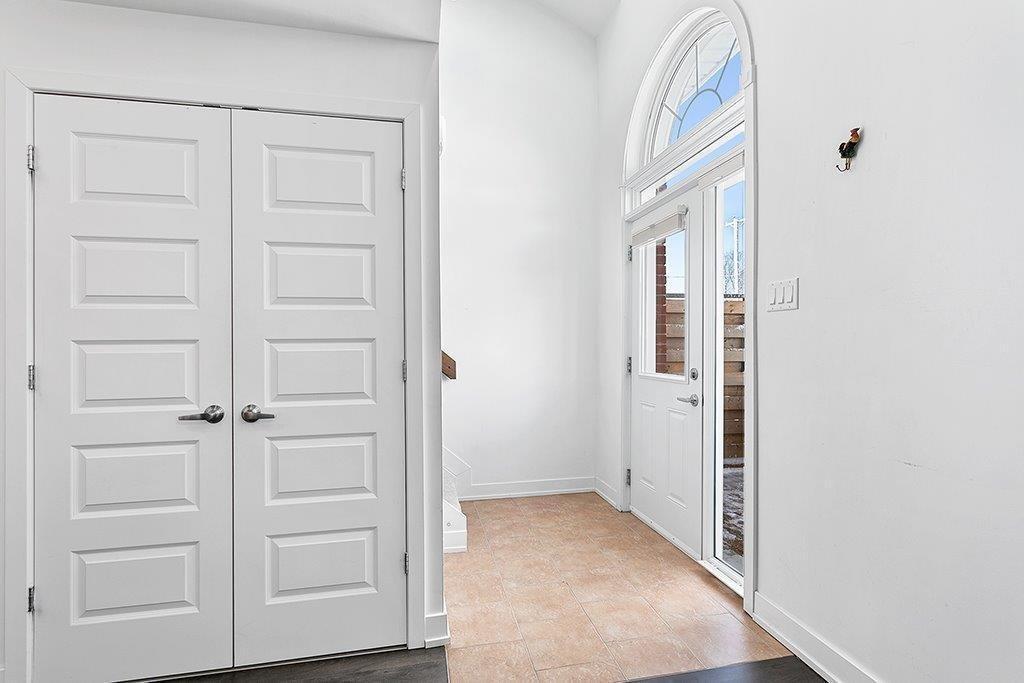 









329


Rue James

,
Shawville,




QC
J0X2Y0

