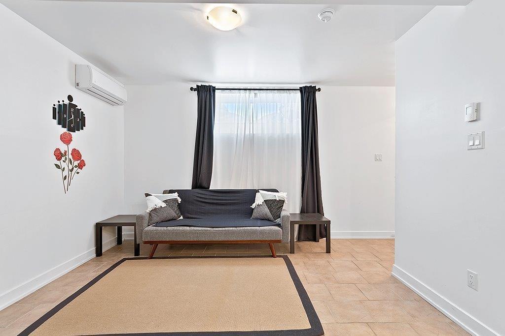 









329


Rue James

,
Shawville,




QC
J0X2Y0

