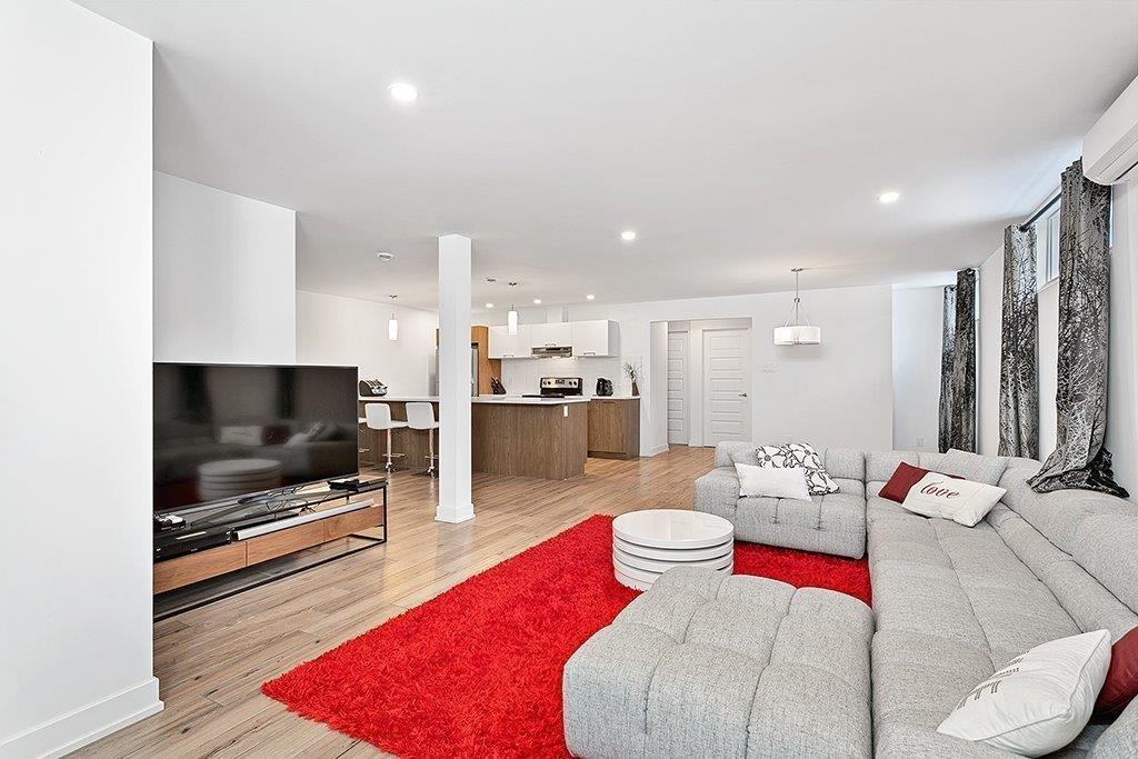 









329


Rue James

,
Shawville,




QC
J0X2Y0

